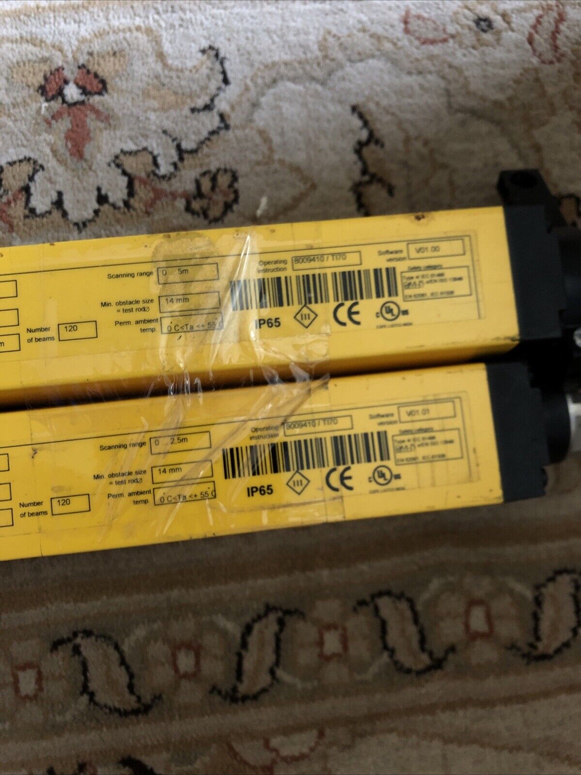 One Set Sick C40e-0901Ag300 Light Curtain Emitter & C40s-0901Aa300 Receiver,St