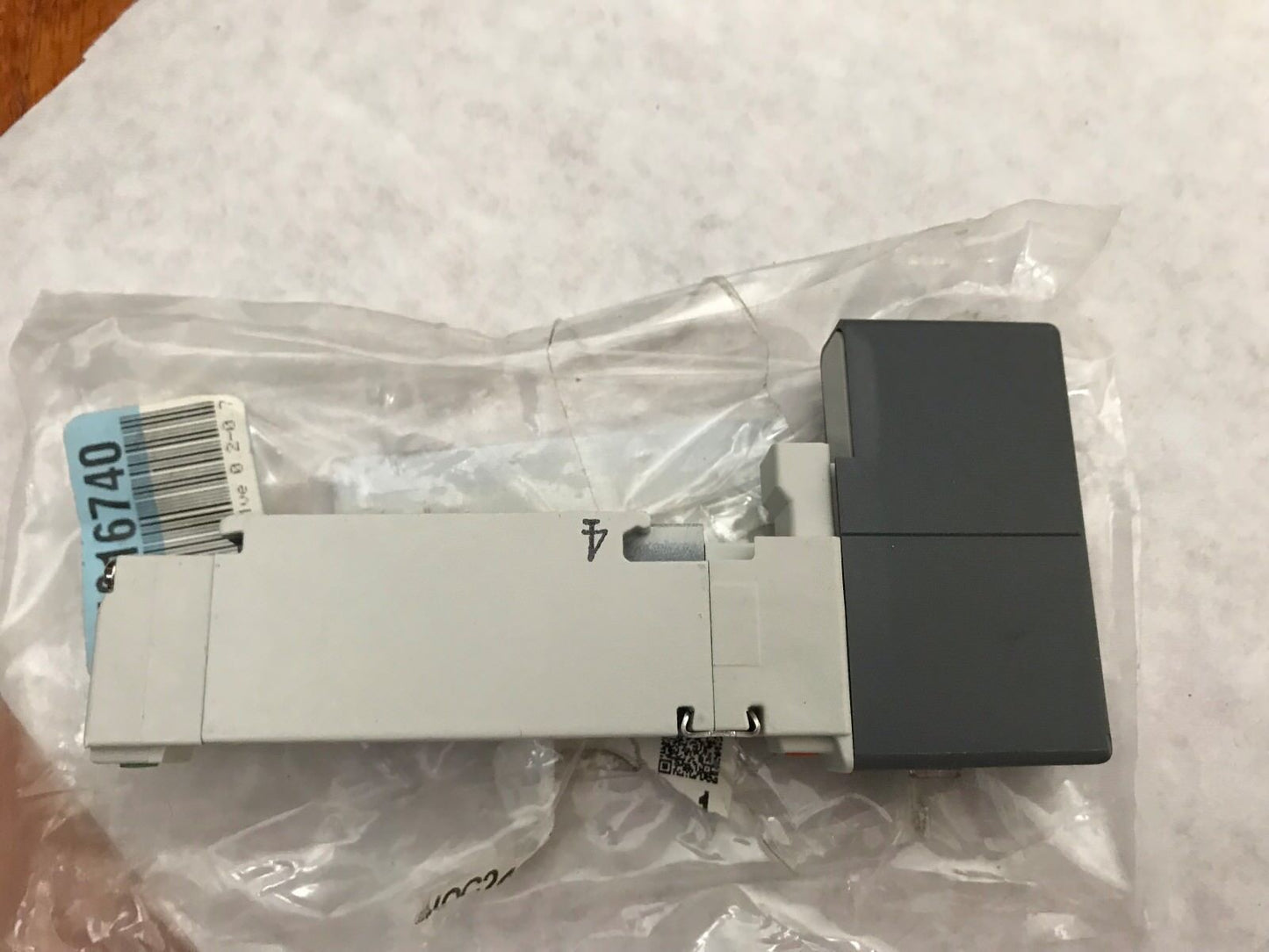 New Smc Vqc2401ny-5 Solenoid Valve 0.2-0.7 Mpa ,Room5
