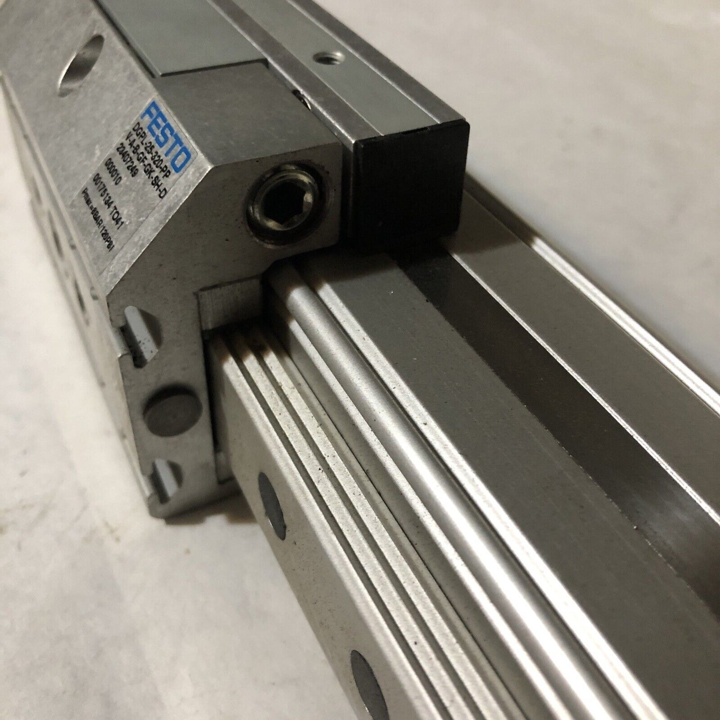 New Festo Dgpl-25-320-Pp V-A-B-Gf-Gk-Sh-D,23407249 Linear Axis Actuator,Be