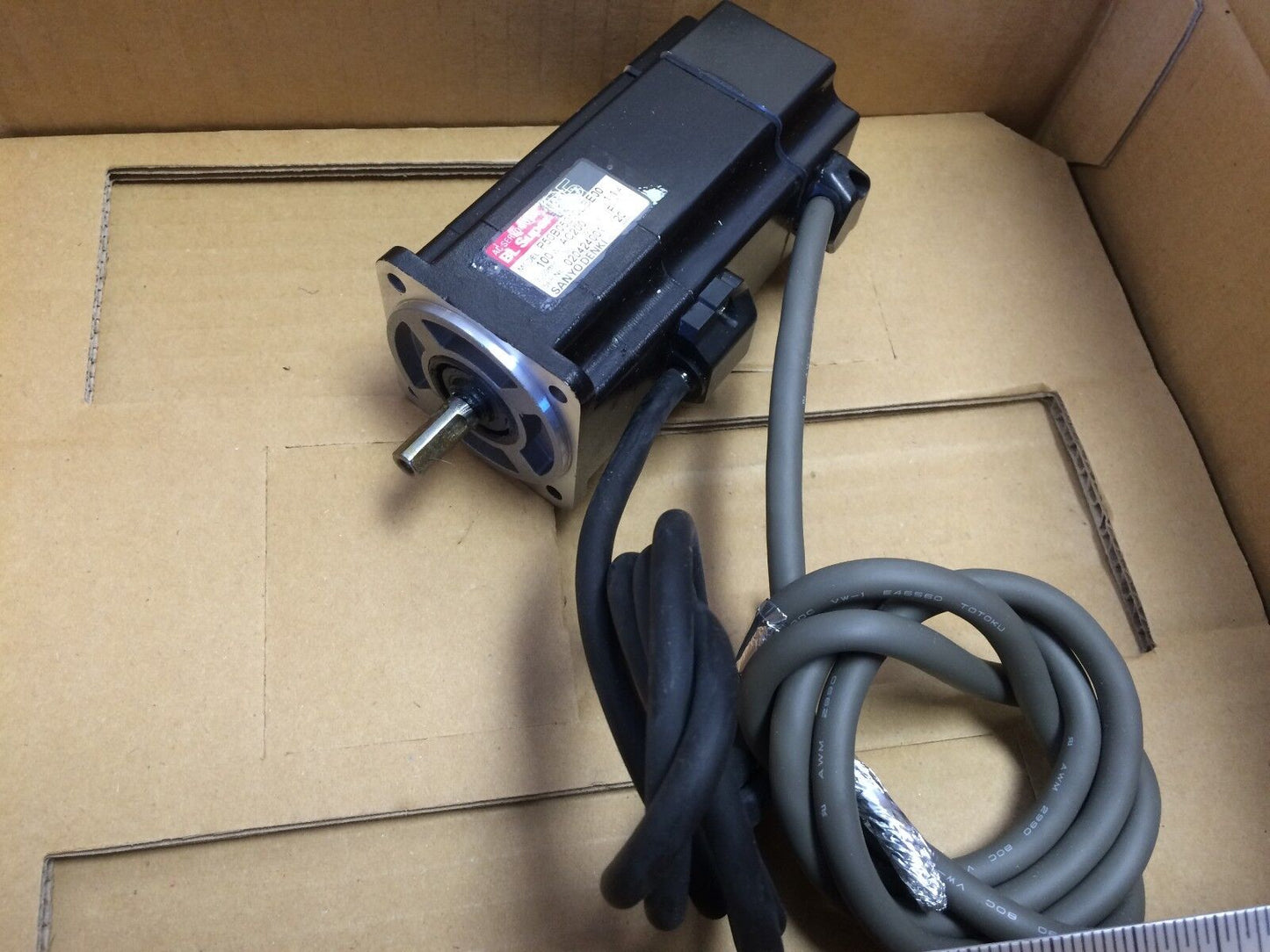 New Sanyo Denki P50b05010dbe00 Bl Super P5 Ac Servo Motor,100 W,200 V,1.1 A,Bq
