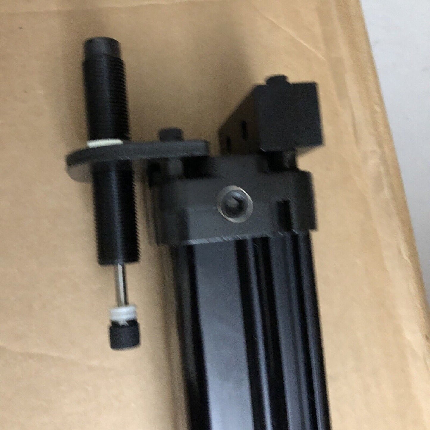 New Tolomatic Bc2#237674 Tol-O-Matic Pneumatic Linear Slide, Travel: 560Mm,Ba