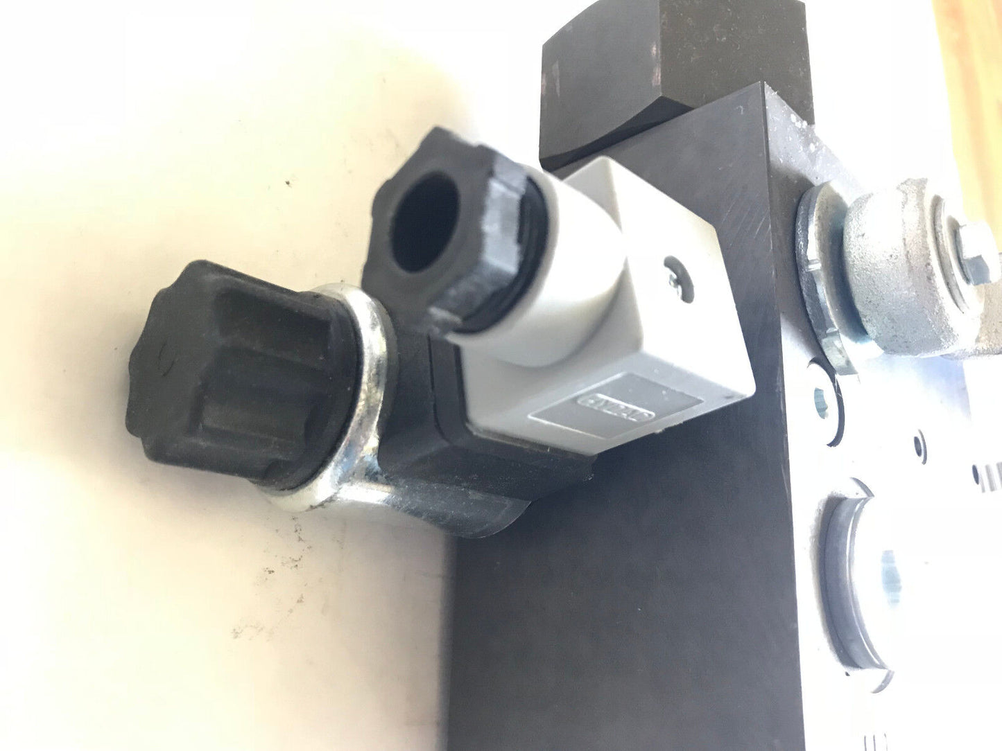 New Hydac Saf20e16y1-T330a Hydraulic Accumulatr Safety Valve,Db12120a-011,Ah