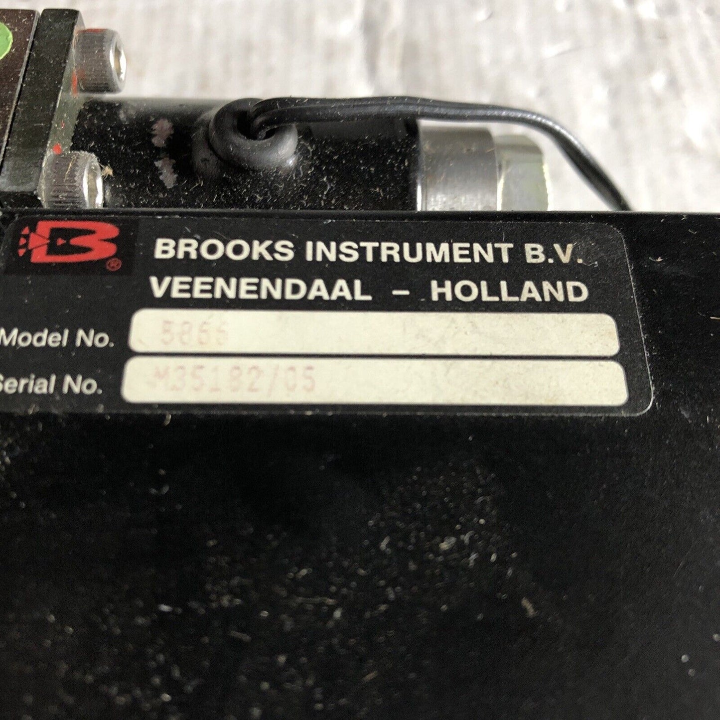 Brooks 5866 Pressure Controller, 5-Bar, 0-1.9 1N/Min, 1/4"Npt,Ay