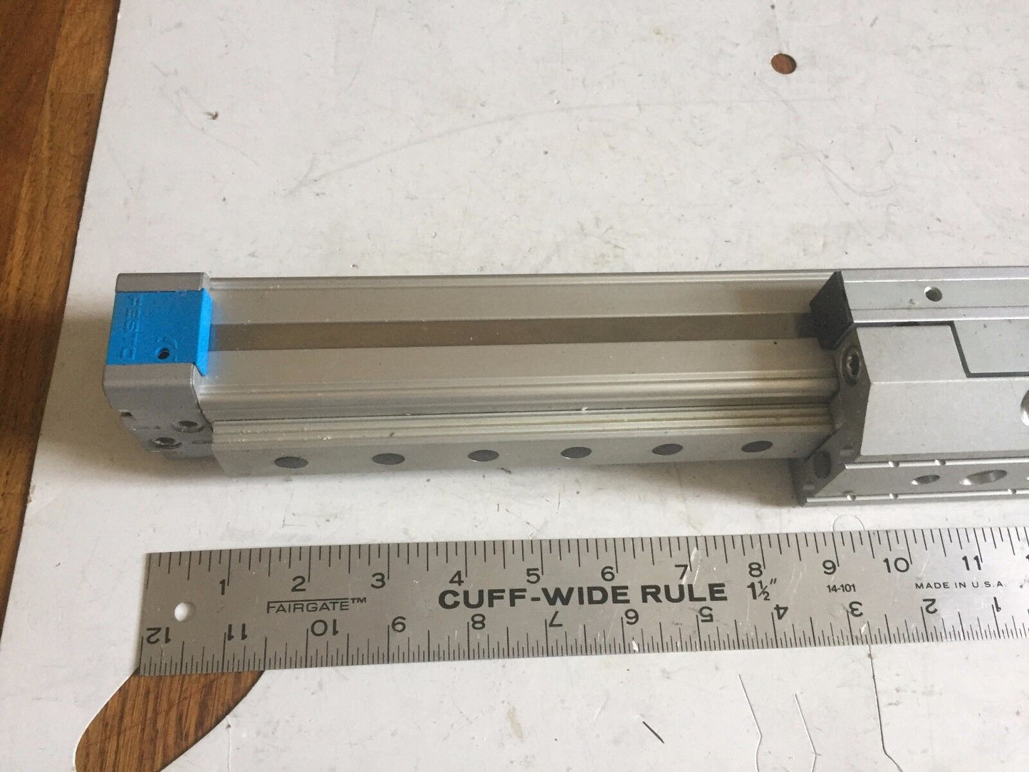 New Festo Dgpl-25-320-Pp V-A-B-Gf-Gk-Sh-D,23407249 Linear Axis Actuator,Be