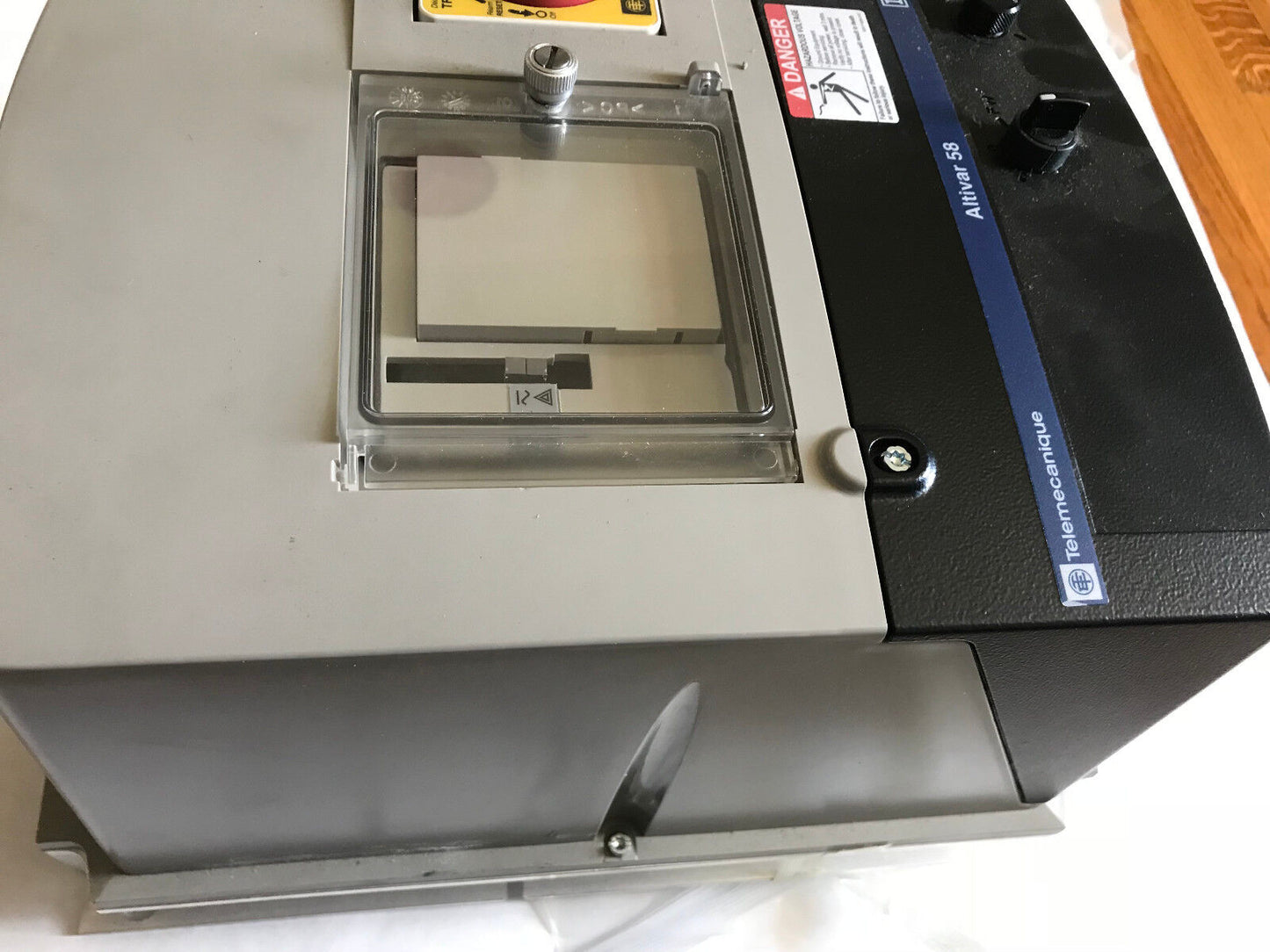 New Telemecanique Atv58eu41n4u,Altivar 58 Ac Drive,3 Hp,3-Phase N998 Square D,Ah