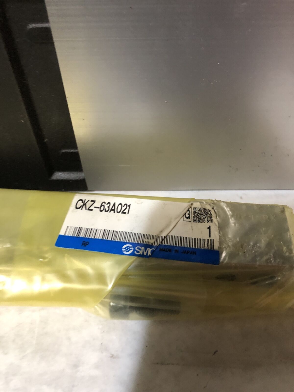 New Smc Ckz2n63-90R-X16 7Usb-Aa021 Pneumatic Clamp Cylinder, 63Mm-Bore,Bk