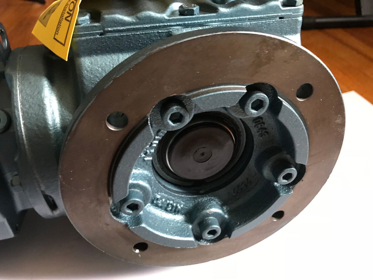 Sew-Eurodrive Drs71s6,Saf47drs71s6 Gearmotor .33Hp 1100Rpm 230Yy/460Y Cont,Ae