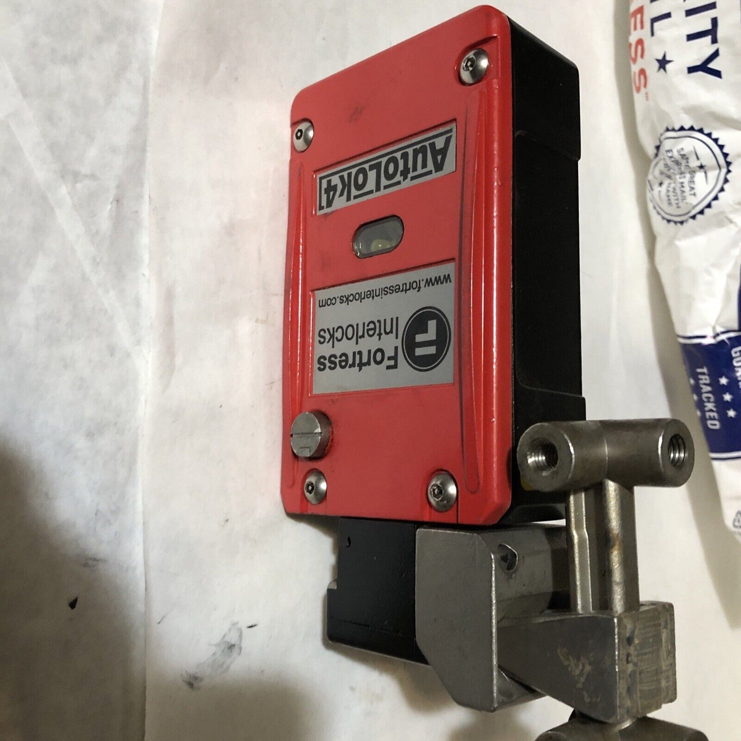 New 1/2" Npt Fortress Interlocks Autolok 4,24/110Vdc, 12W, Ac15,3A, 300Vac,Bp