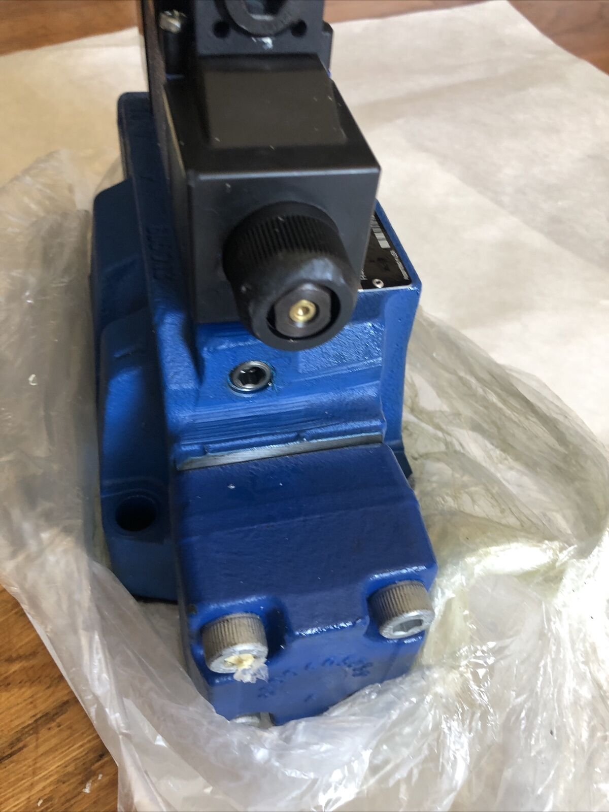 New Rexroth R900947390 Hydraulic Valve,4We6d62/Ofew110n9dk25l,R978912400,Ba