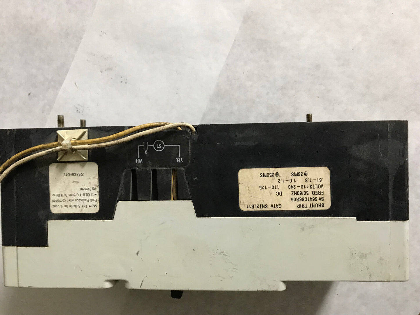 Lot 2 Cutler Hammer Hmcp250l5cm01s10 Circuit Breakers,250A,3Pole,600 Vac/25,Ta