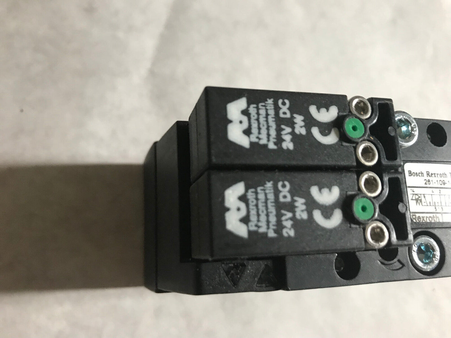 Bosch Rexroth 261-109-140-0 Pneumatic Solenoid Valve 049-384-610-8,281-109-140-0