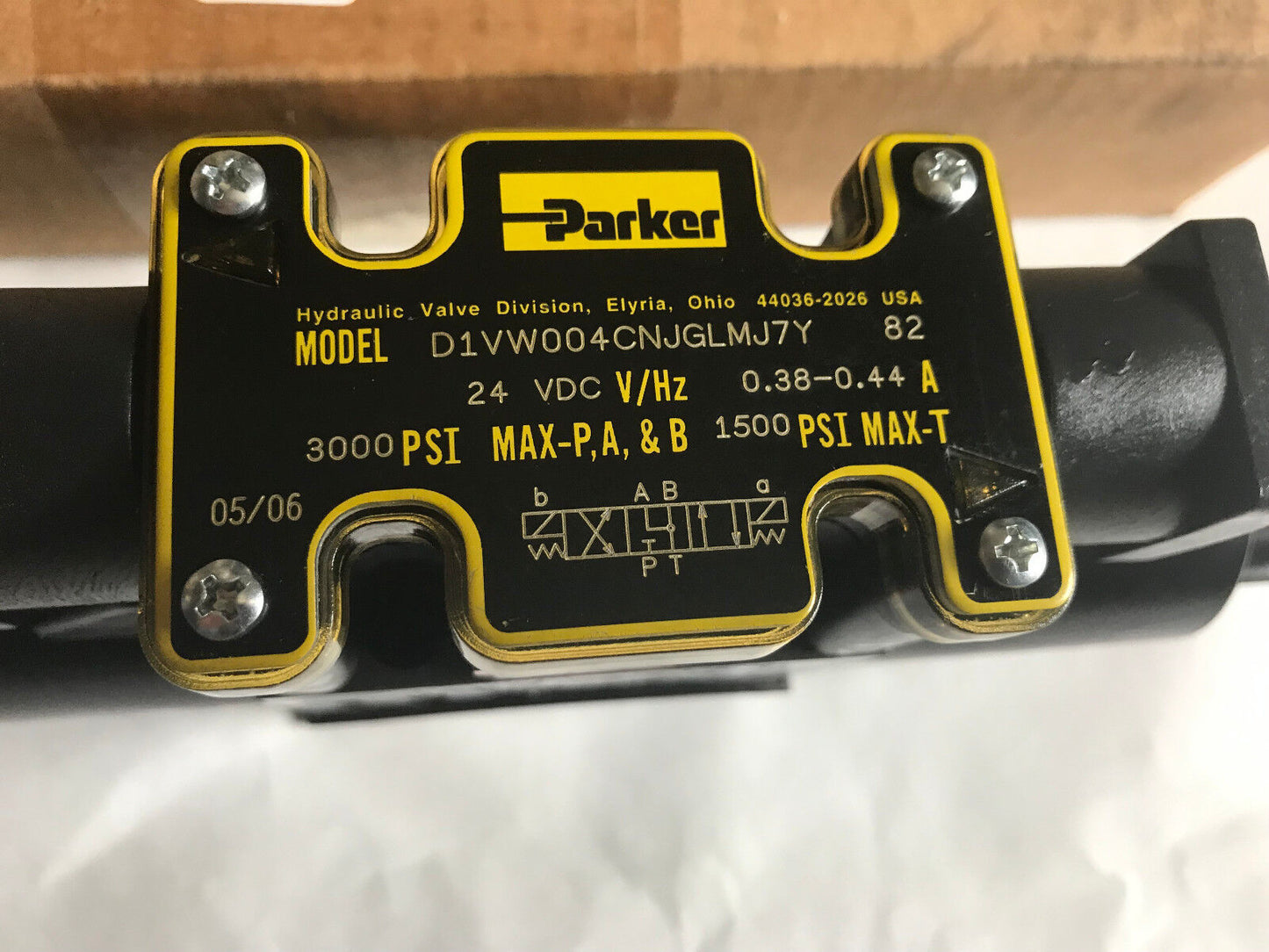 Parker D1vw004cnjglmj7y 82 Hydraulic Solenoid Valve,D1vw004cnj 24Vdc,3000-Psi,Su