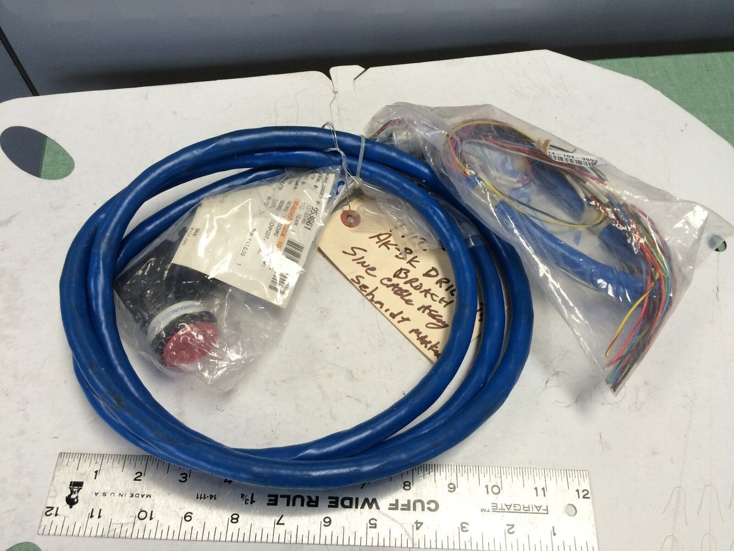 New Amphenol V5323xe2-7020E 10,Ka-7120-32,Cable Type 71 20 Awg 32/C E41663,Bm