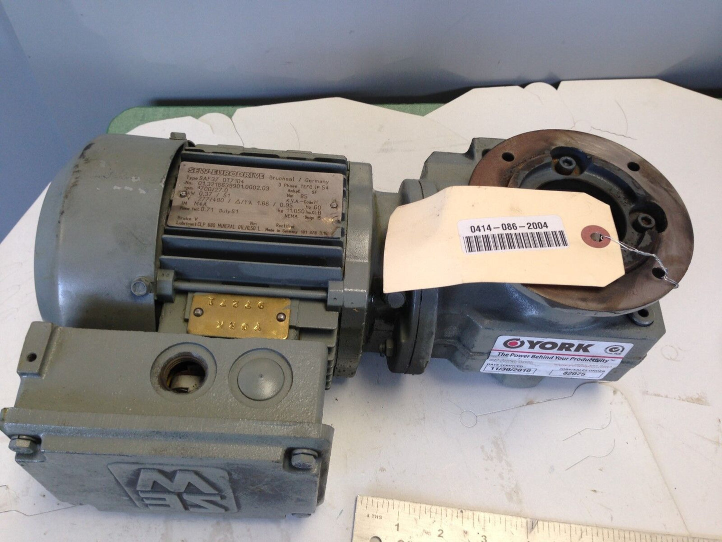 New Sew-Eurodrive Saf37 Dt71d4 Gear Motor Drive,3Phase,.37 Kw,277/480V,Rpm 17,Am