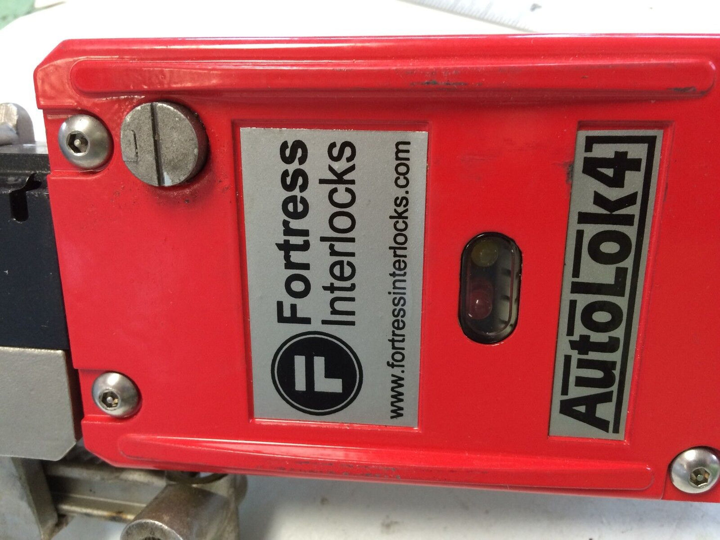 New 1/2" Npt Fortress Interlocks Autolok 4,24/110Vdc, 12W, Ac15,3A, 300Vac,Bp