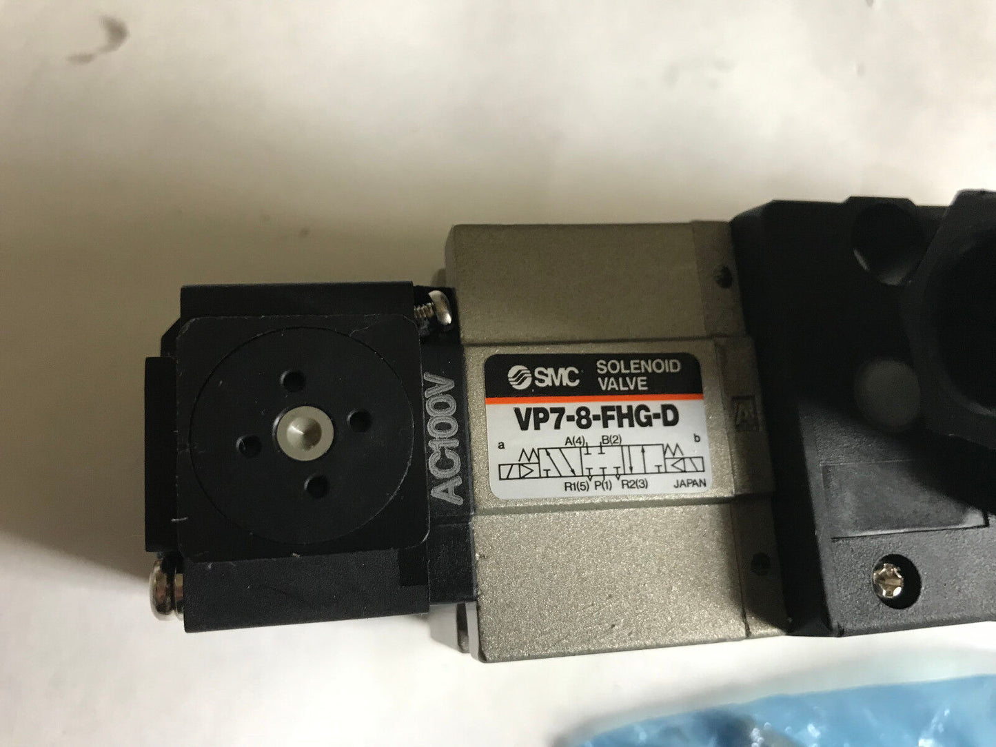 New Smc Vp7-8-Fhg-D Pleumatic Iso Double Soleniod Valve, Size 2 Ac100v,Ej