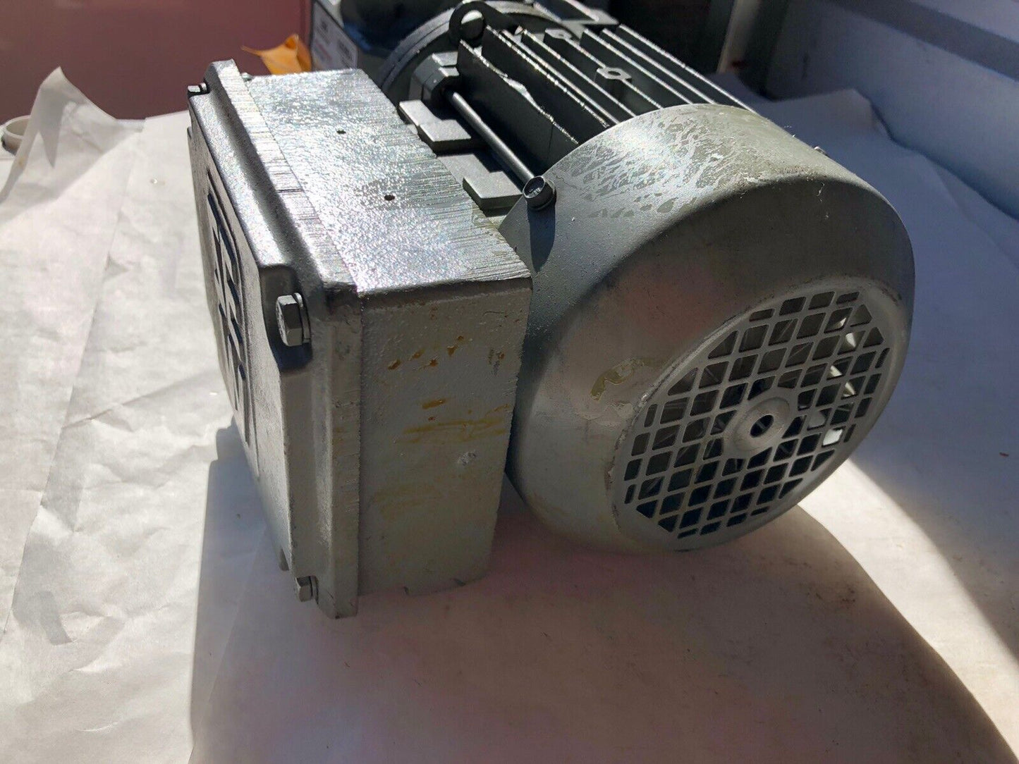 New Sew-Eurodrive Saf37 Dt71d4 Gear Motor Drive,3Phase,.37 Kw,277/480V,Rpm 17,Am