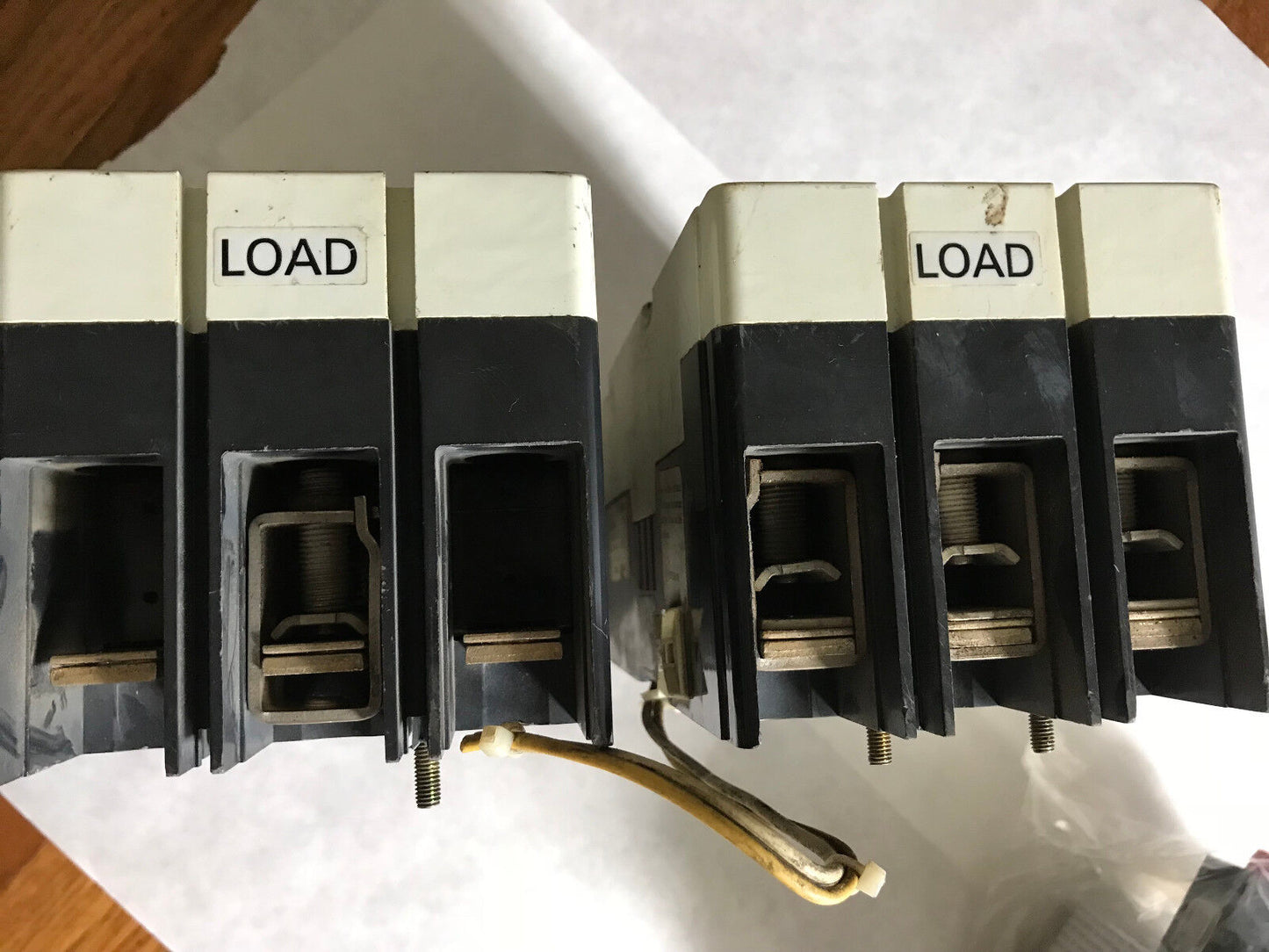 Lot 2 Cutler Hammer Hmcp250l5cm01s10 Circuit Breakers,250A,3Pole,600 Vac/25,Ta
