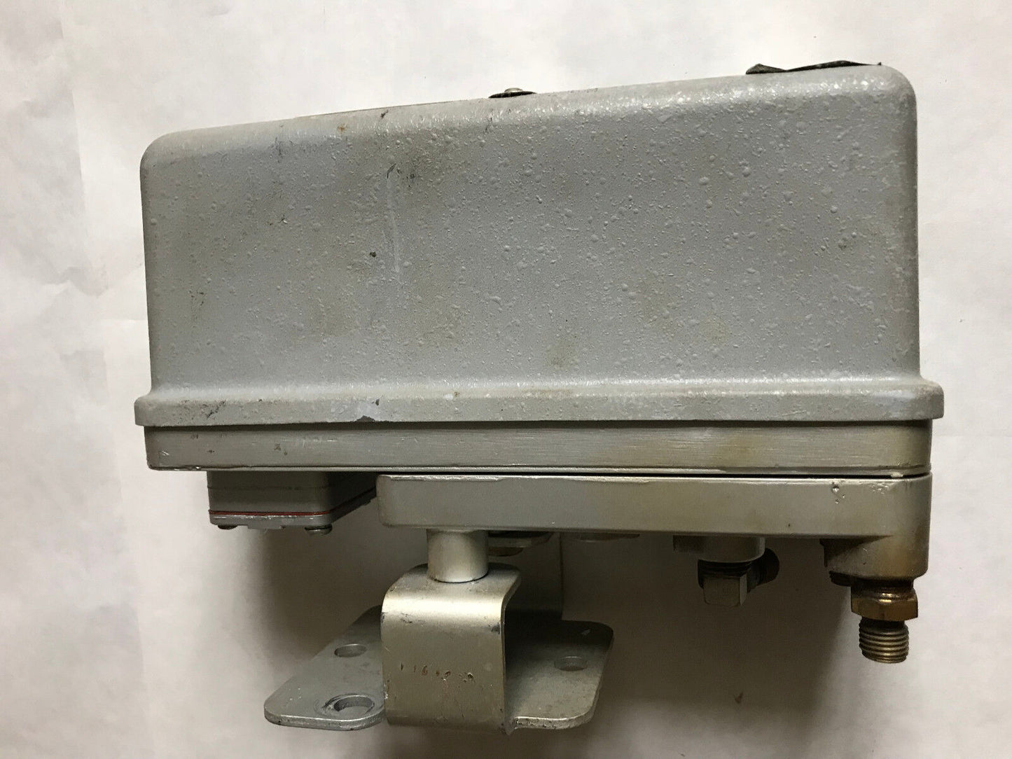 Foxboro 557 Square Root Extractor Input 3-15 Psi,585-21Ft-1A,Sb