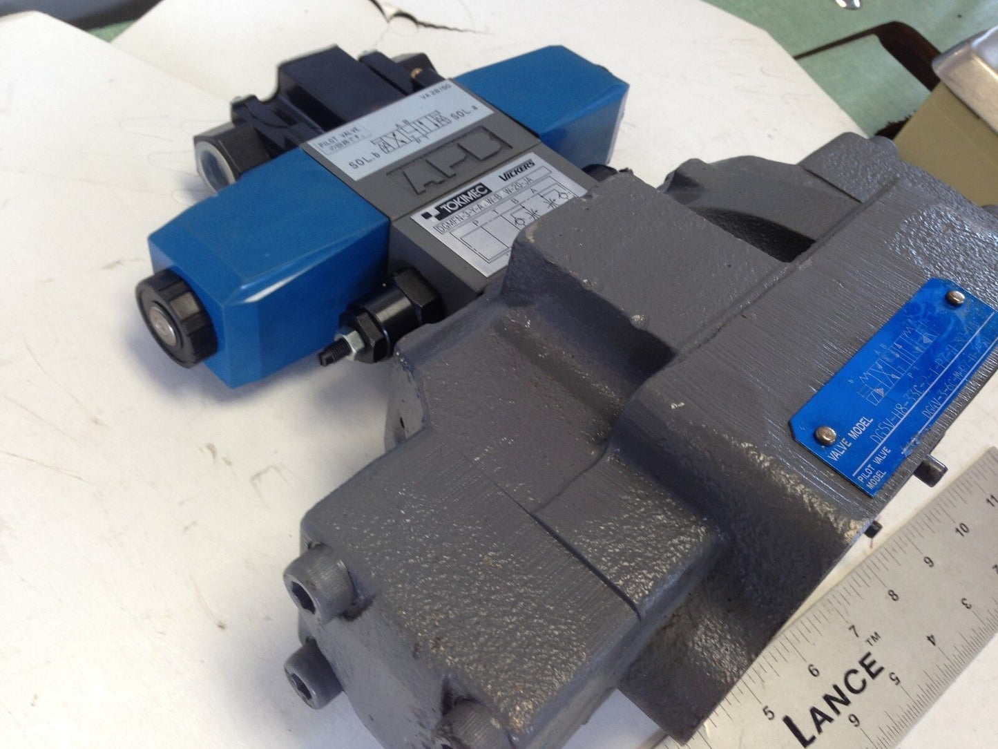 New Tokimec Vickers Dg5v-H8-33C-2-T-P7-H-80-Ja Directional Valve,Dc24v 28W,Fl