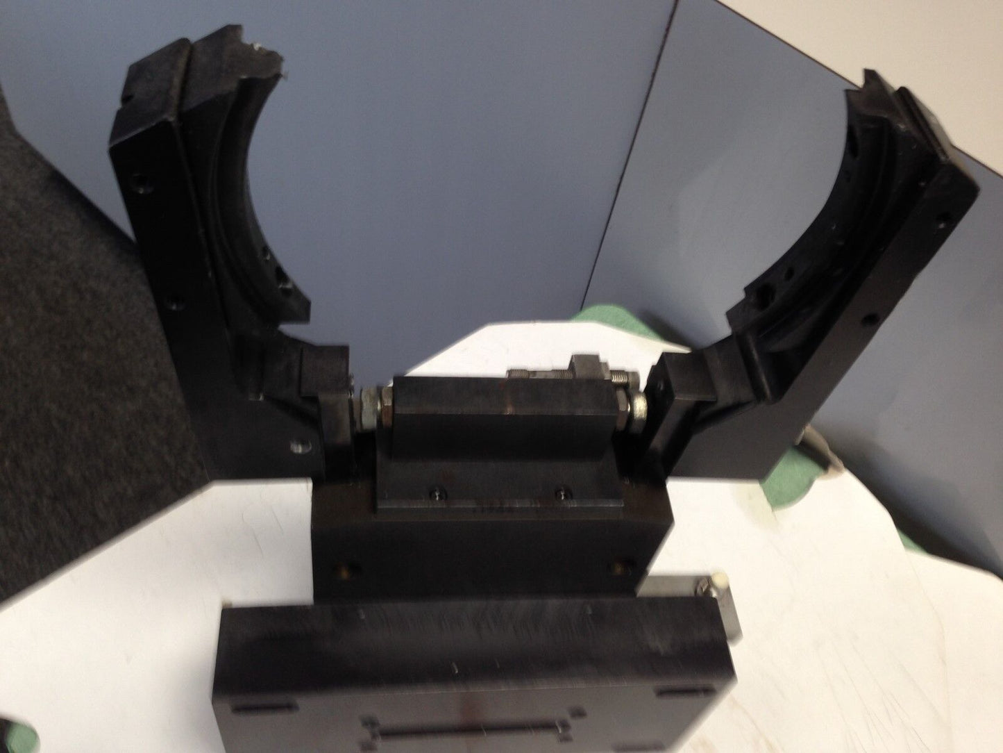 Used Phd Grb11-2-50-X-180-M Pneumatic Robotic Gripper, 180* Rotation,Th