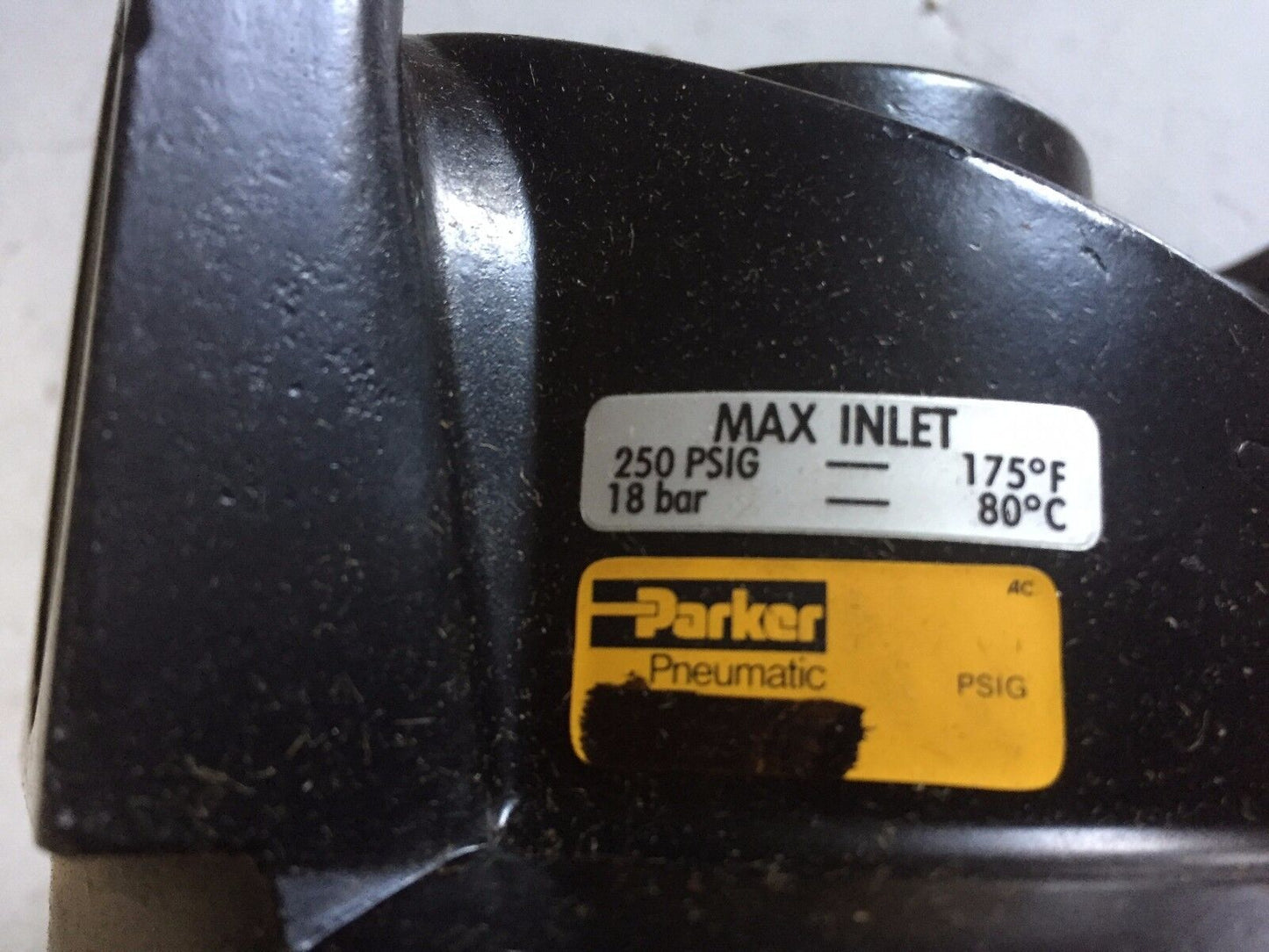 Parker 13F68h Oil Water Removal Filter Pneumatic 250 Psig Regulator,1-1/4",Be,Bw