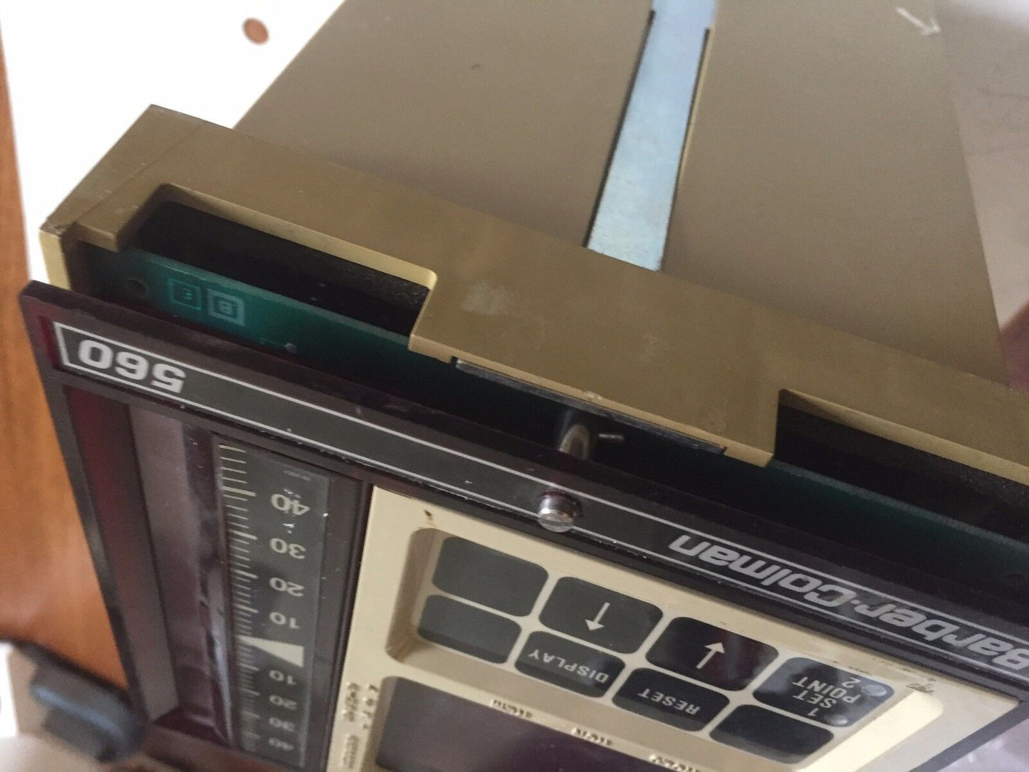 Barber-Colman 561A-02030-330-0-00,560 Temperature Controller 0-2000F,Ec