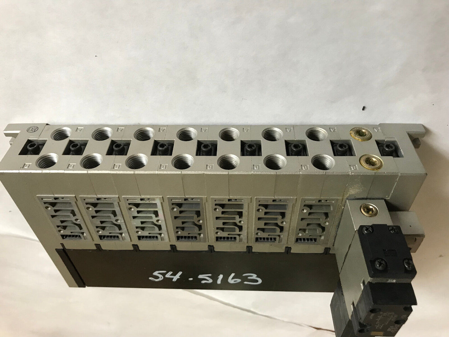 New Smc 14-Port Pneumatic Manifold Station 1/4"Npt,W/ Vf2-4-Fg-S-3Z-Ta Pb 1P,Sr