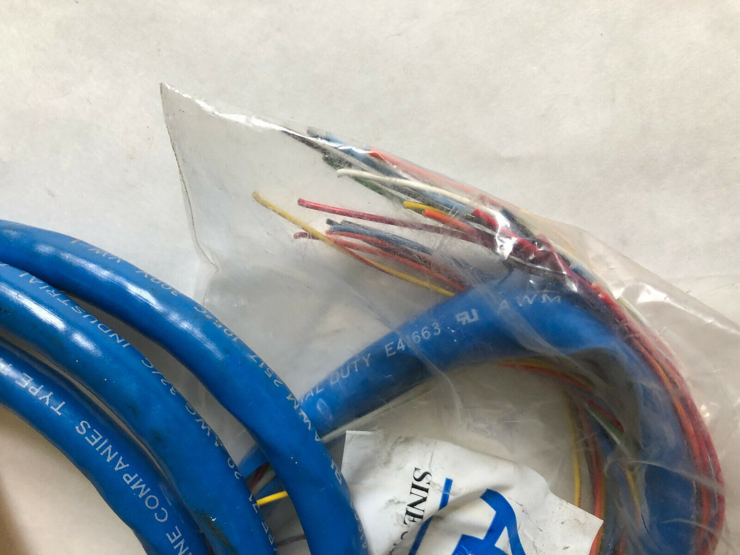 New Amphenol V5323xe2-7020E 10,Ka-7120-32,Cable Type 71 20 Awg 32/C E41663,Bm