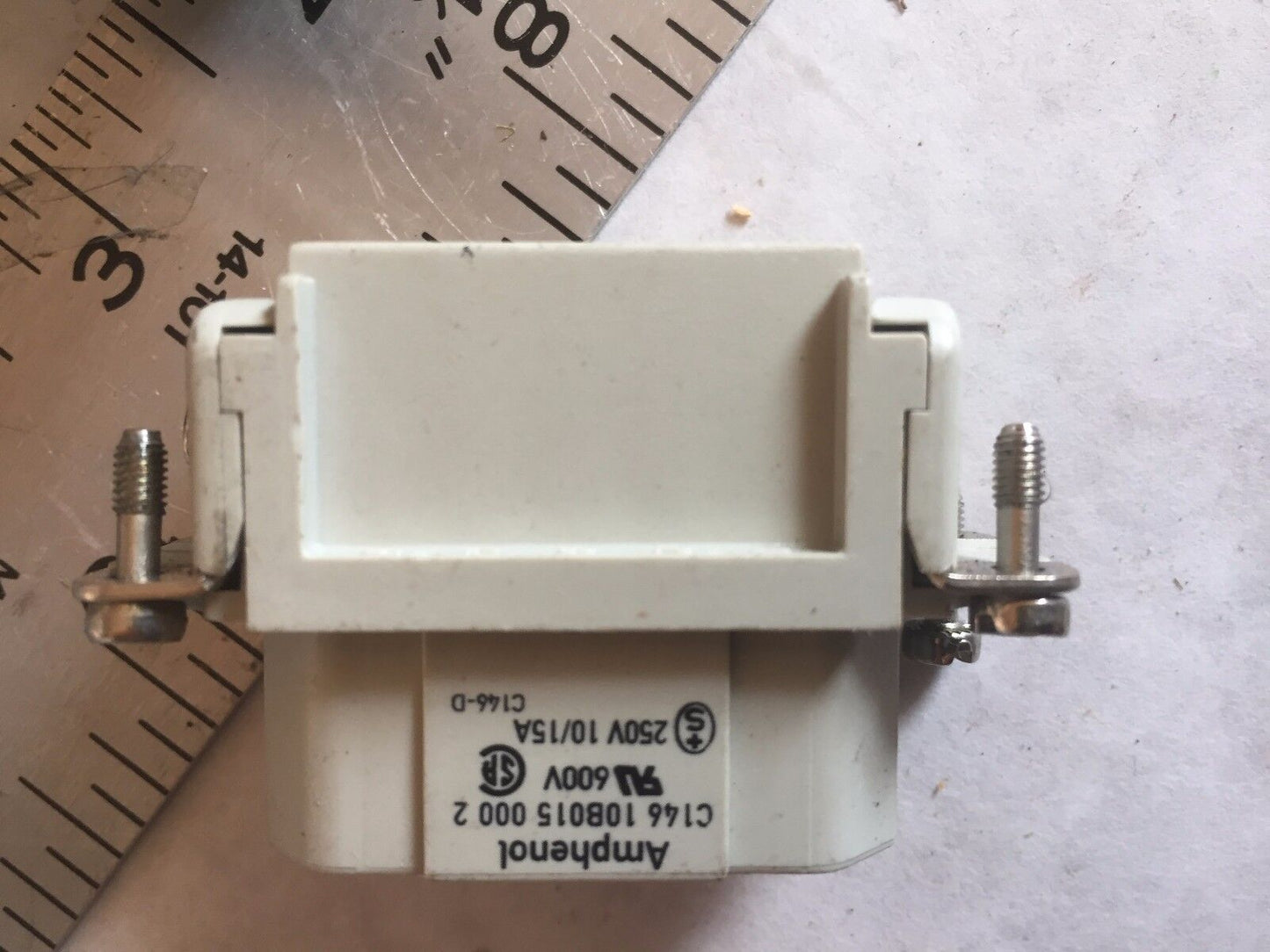New Lot 2 Amphenol C146-10B015-000-2 600Vac Connector 250Vac-10/15Amp,An