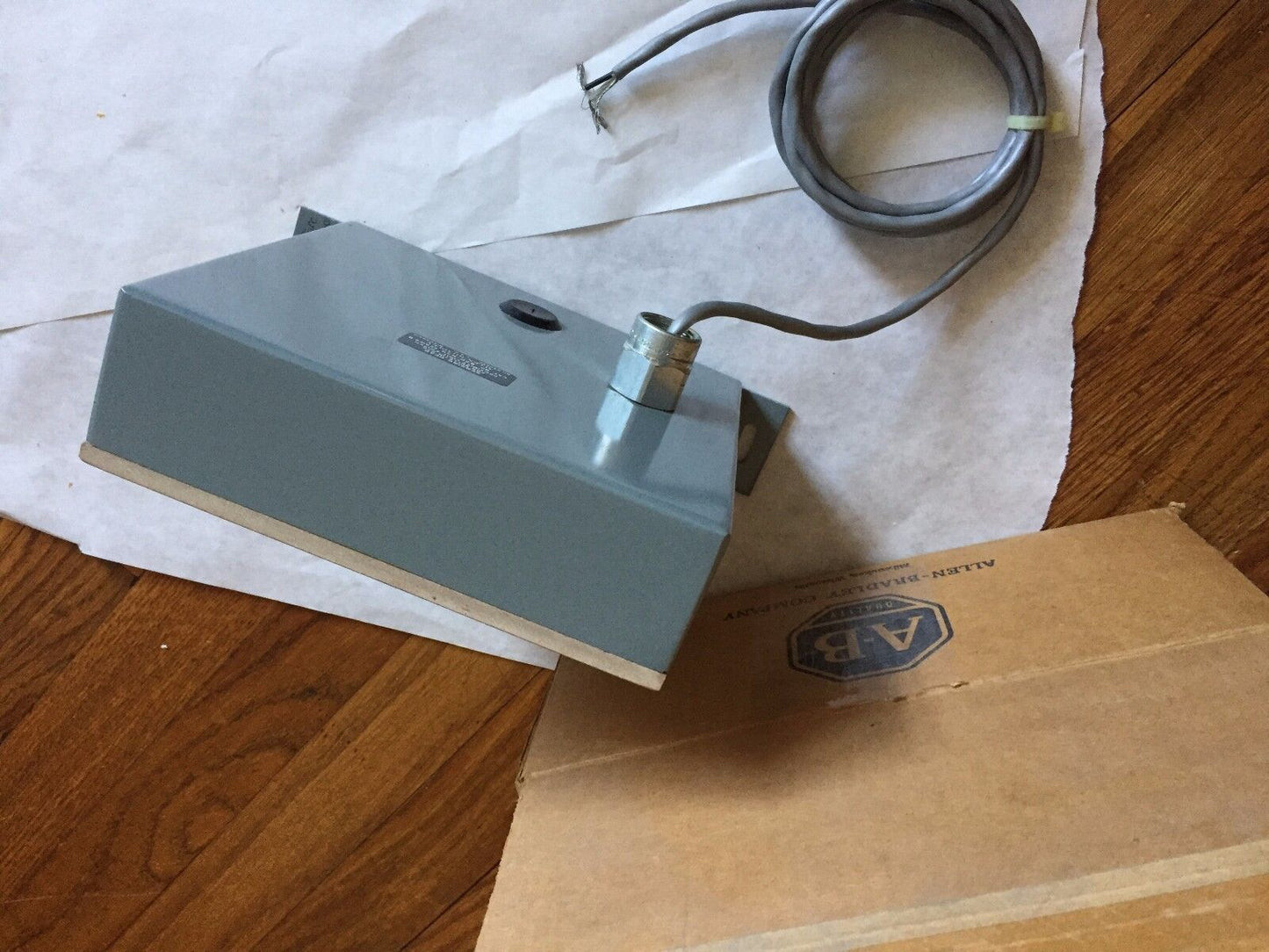 New Allen Bradley 870-N30 Sensing Head,Bz