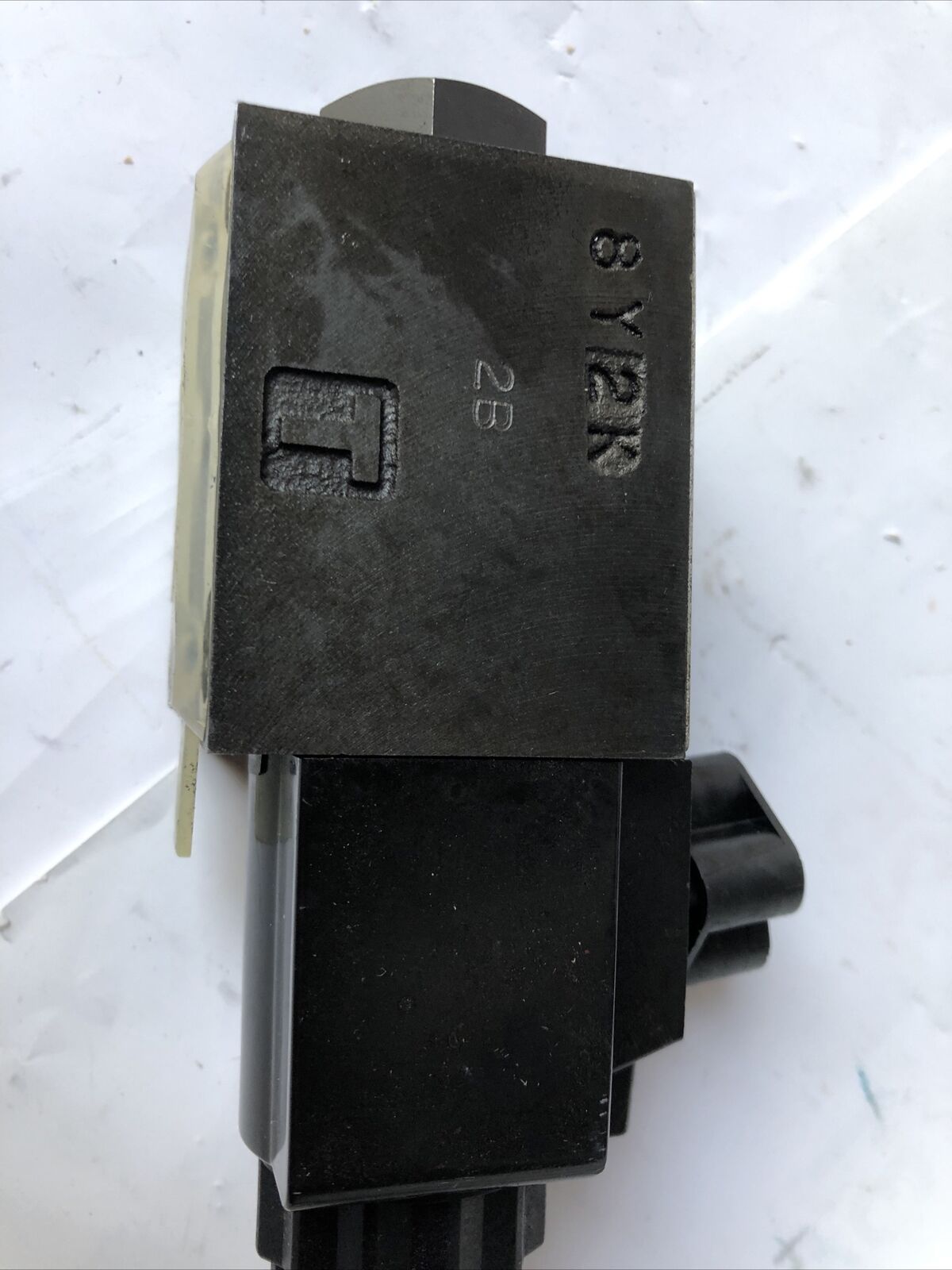 Daikin Ks0-G02-2Ba-30-Cle Solenoid Controlled Valve,100 Vac 33 By 12,Fj