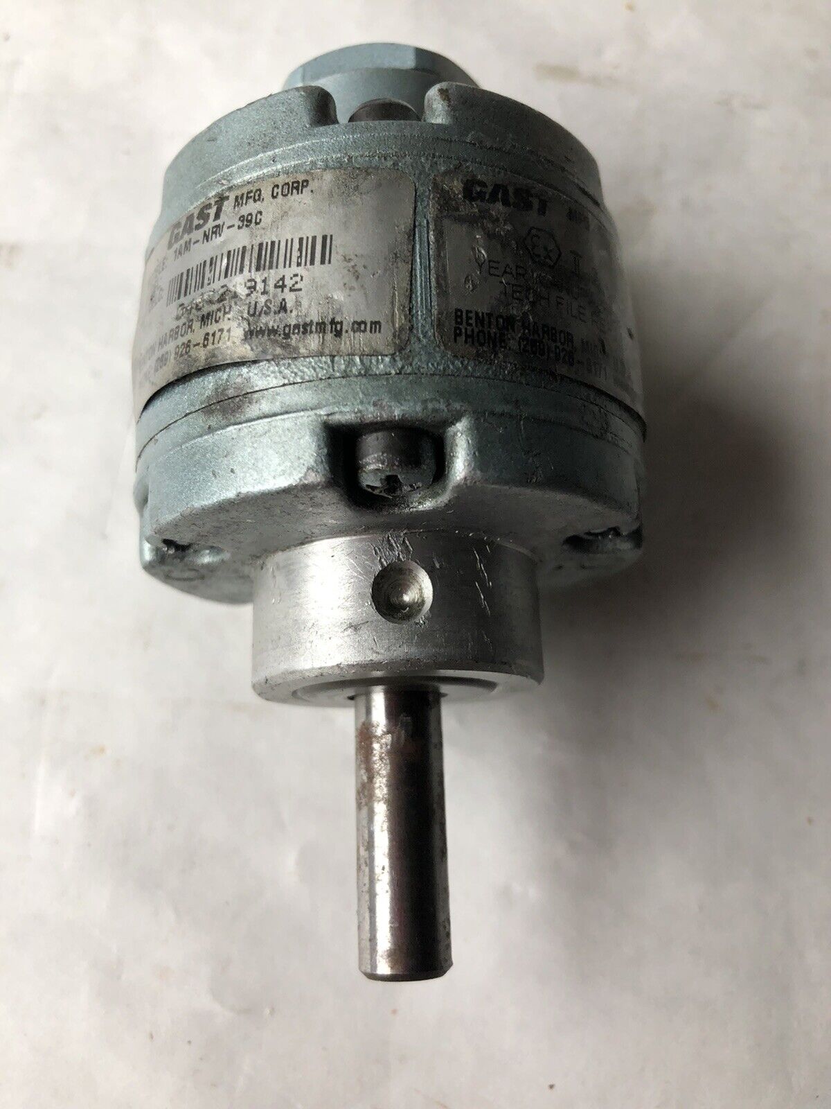 Gast 1Am-Nrv-39C Rotary Vane Air Motor, 1/8" Npt, 3/8" Shaft Diameter,Ew