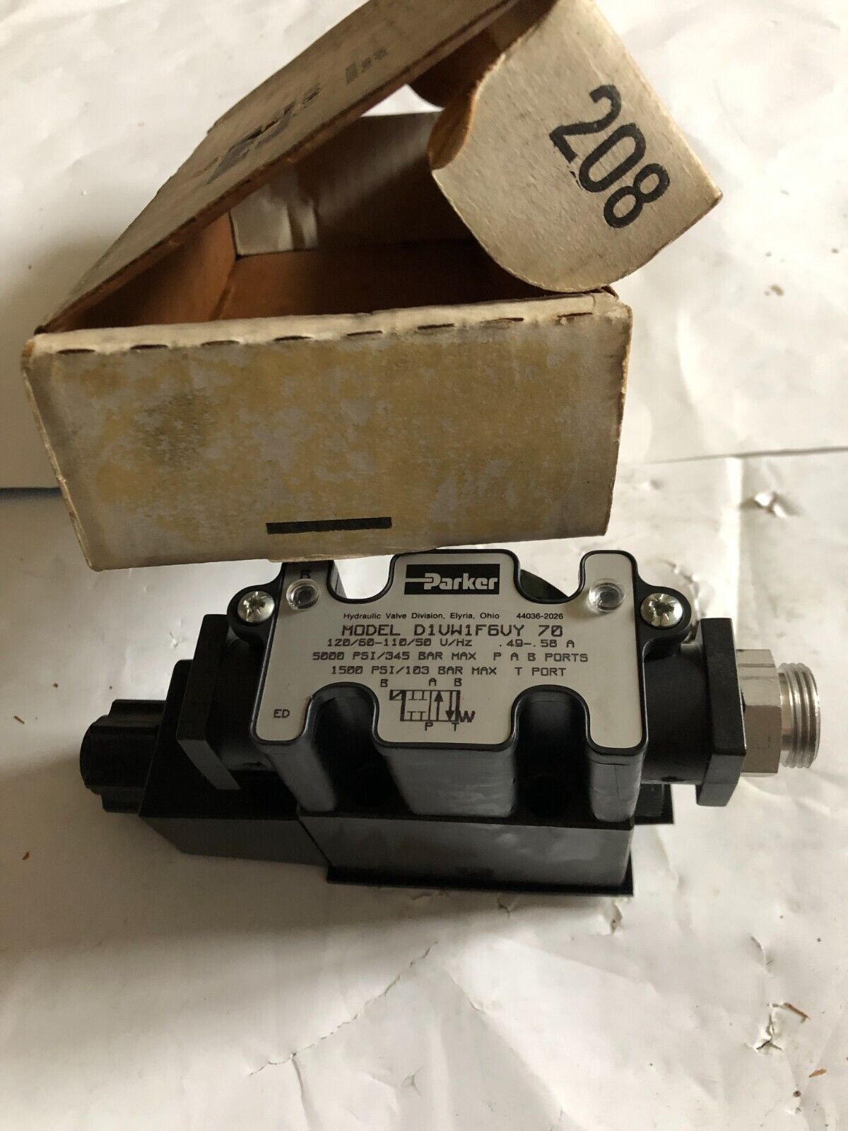 New Parker Hannifin D1vw1f6vy 70,D1vw1f6vy-70 Directional Control Valve,Bt