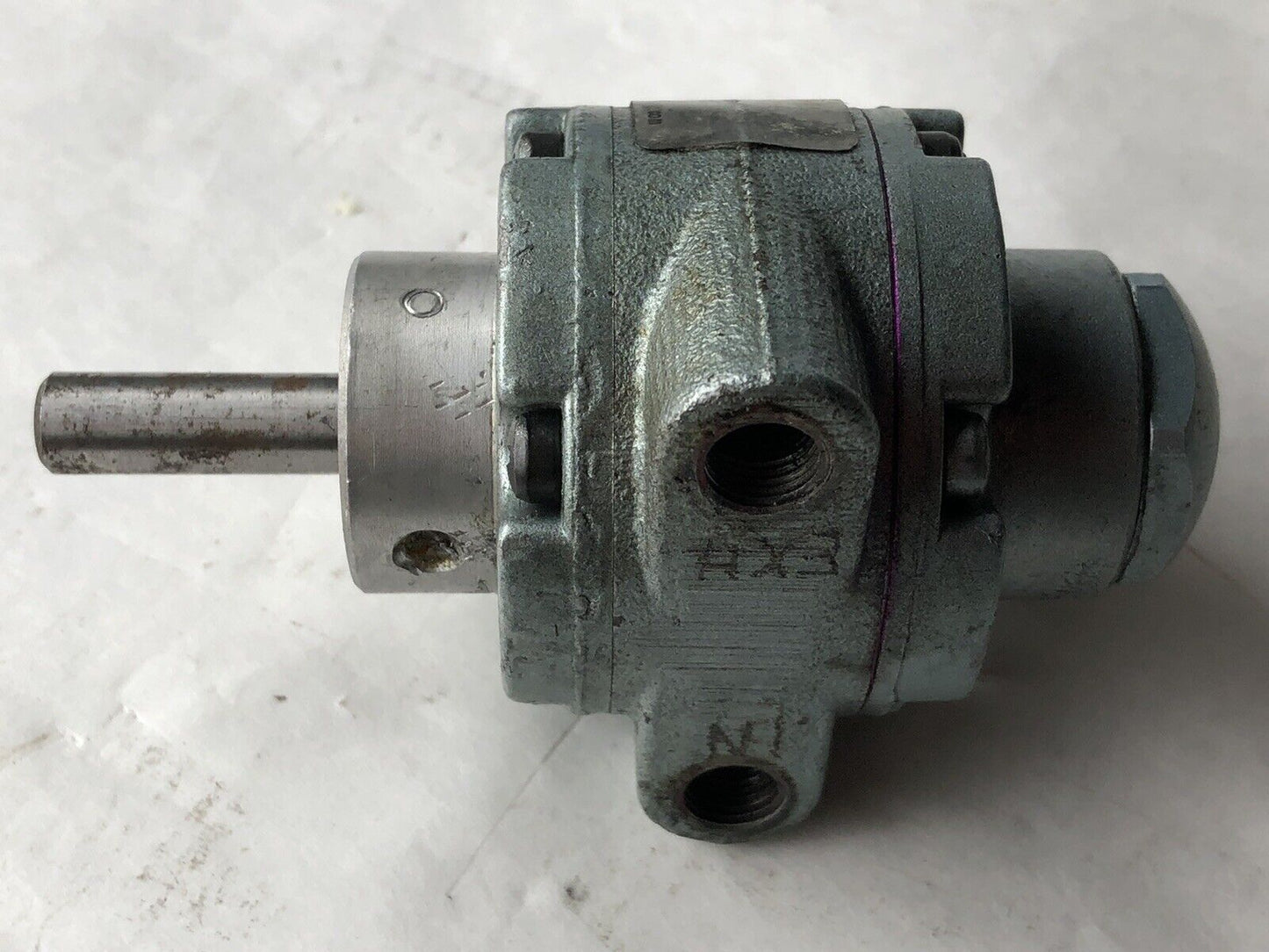 Gast 1Am-Nrv-39C Rotary Vane Air Motor, 1/8" Npt, 3/8" Shaft Diameter,Ew