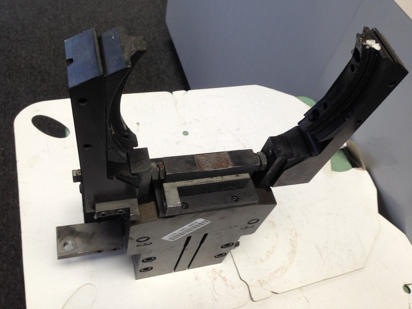Used Phd Grb11-2-50-X-180-M Pneumatic Robotic Gripper, 180* Rotation,Th