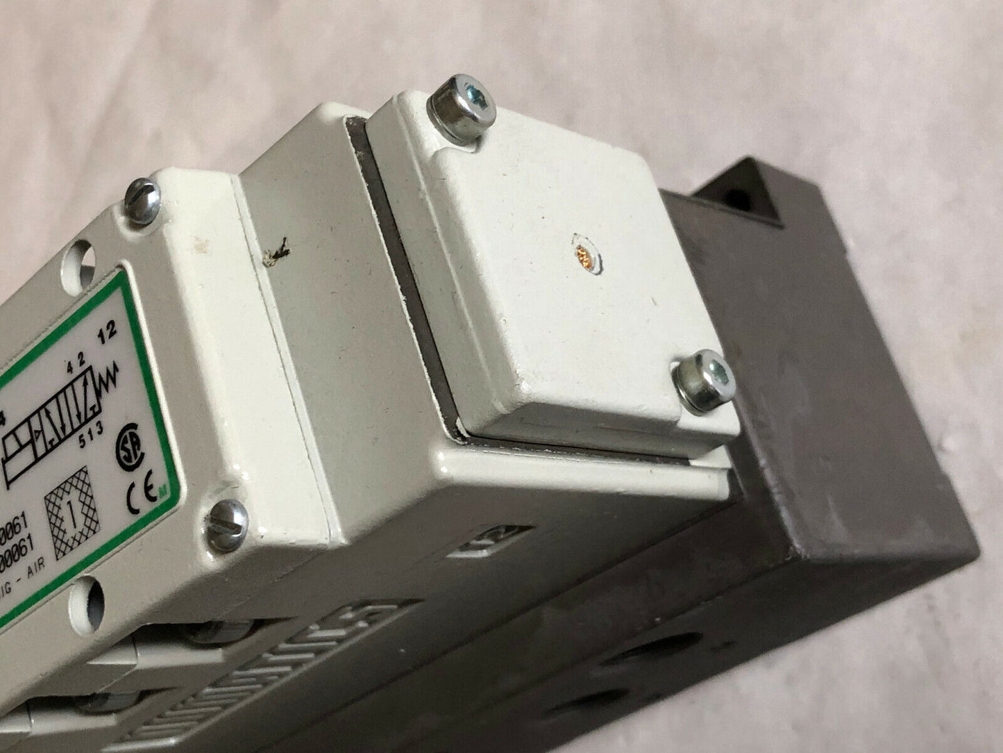 Numatics I23ba43bmq00061 Pneumatic Valve 123Ba43bmq00061 236-384B 24Vdc 4W,Av