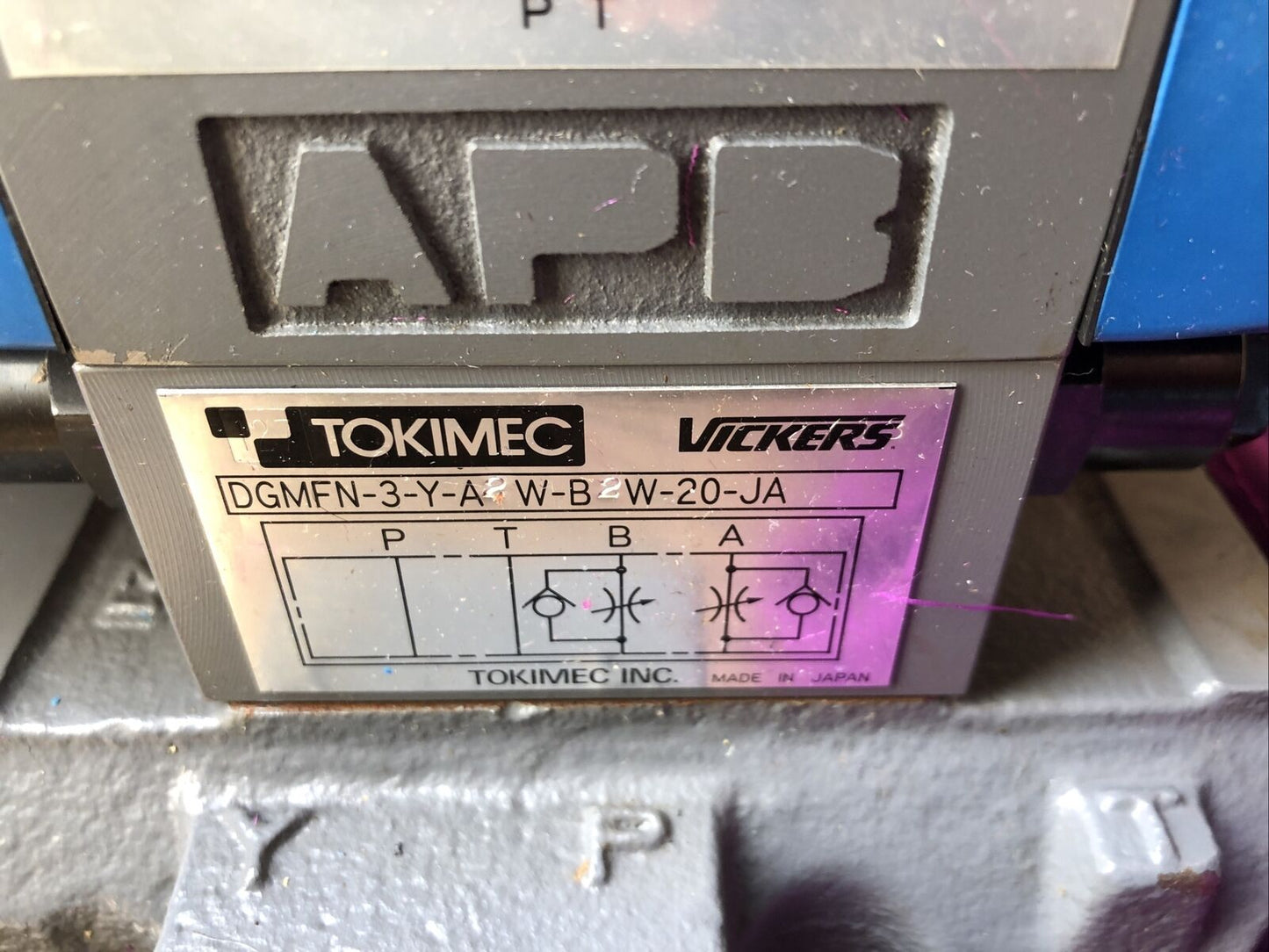 New Tokimec Vickers Dg5v-H8-33C-2-T-P7-H-80-Ja Directional Valve,Dc24v 28W,Fl