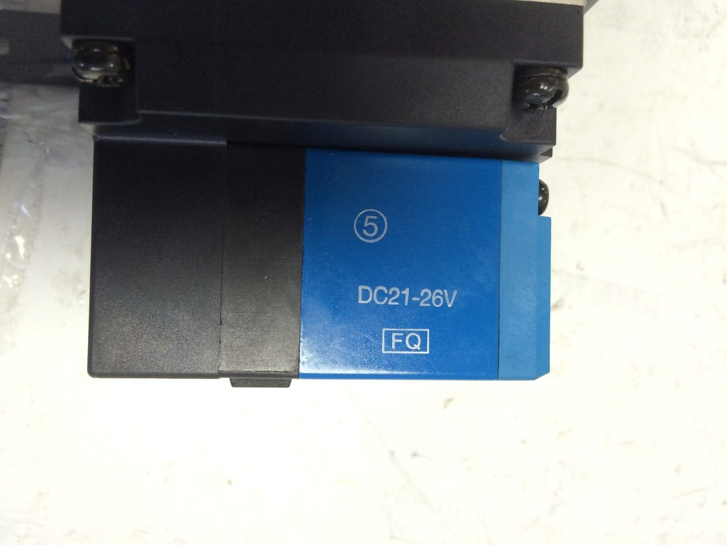 New Smc Vss8-8-Yjz-D-3Ez-V1 Pneumatic Solenoid Valve Dc21-26V, 24 Vdcl,Sm