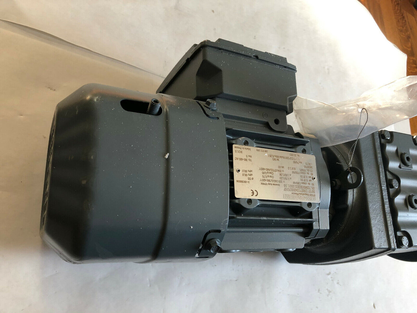 New Sew Eurodrive Rf37 Drs71s4be05hf Ac Gearmotor,Rf37 Inverter Duty,Sj