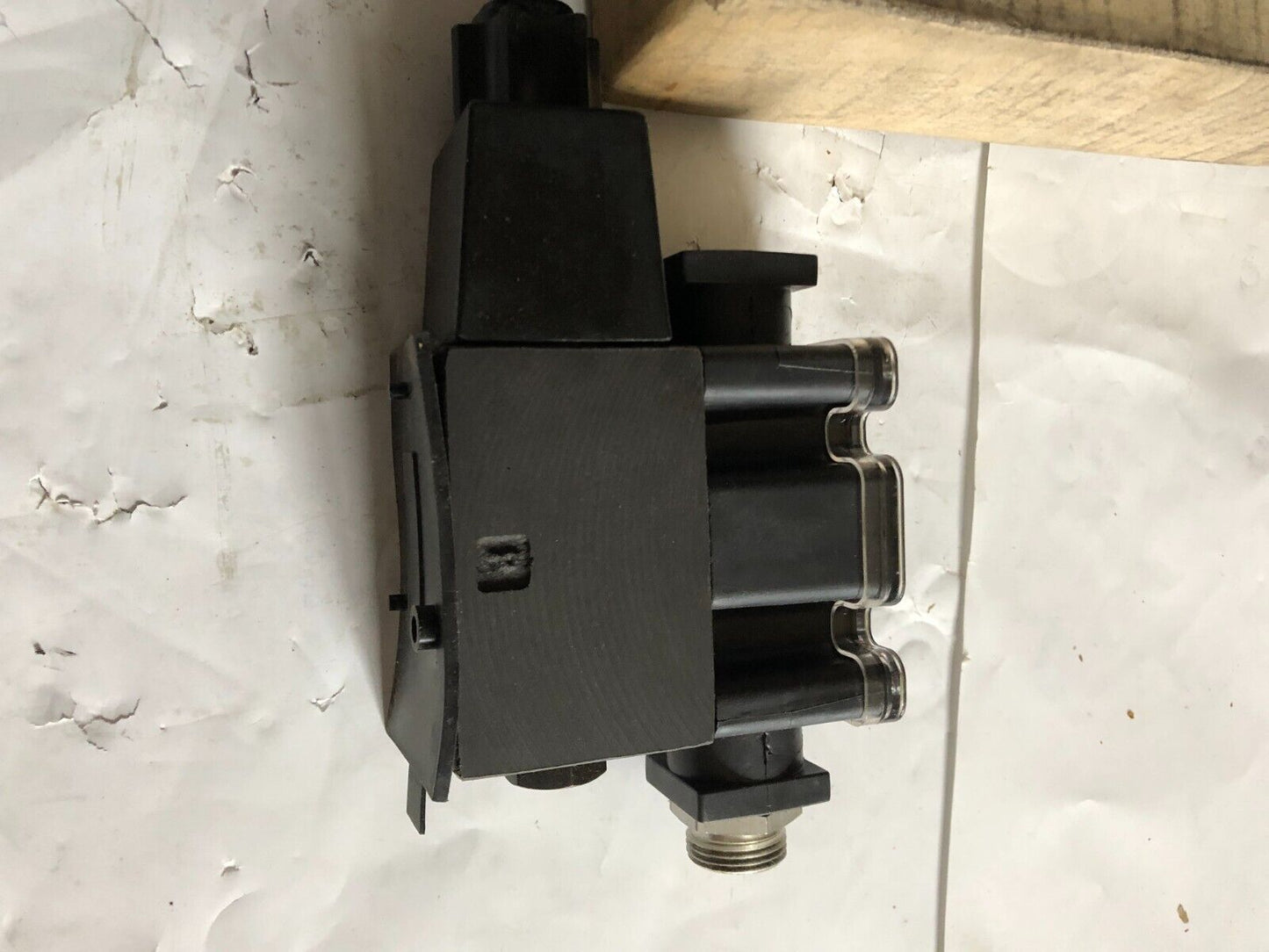 New Parker Hannifin D1vw8kvych5630 75 Directional Control Valve,Bt