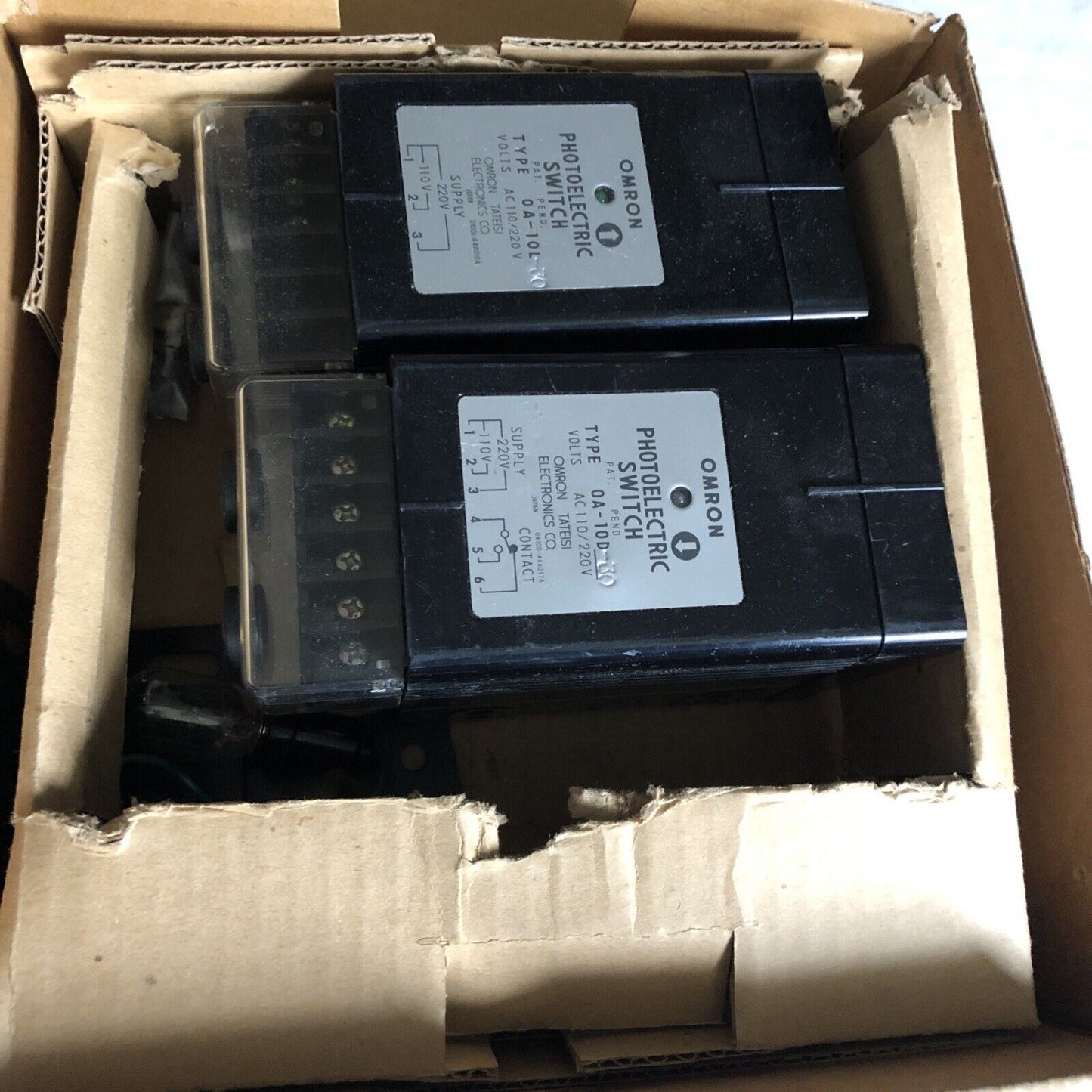 Omron Oa-10L-30 & Oa-10D-30 Photoelectric 110/220Vac,0A-10L-30,0A-10D-30,Bb