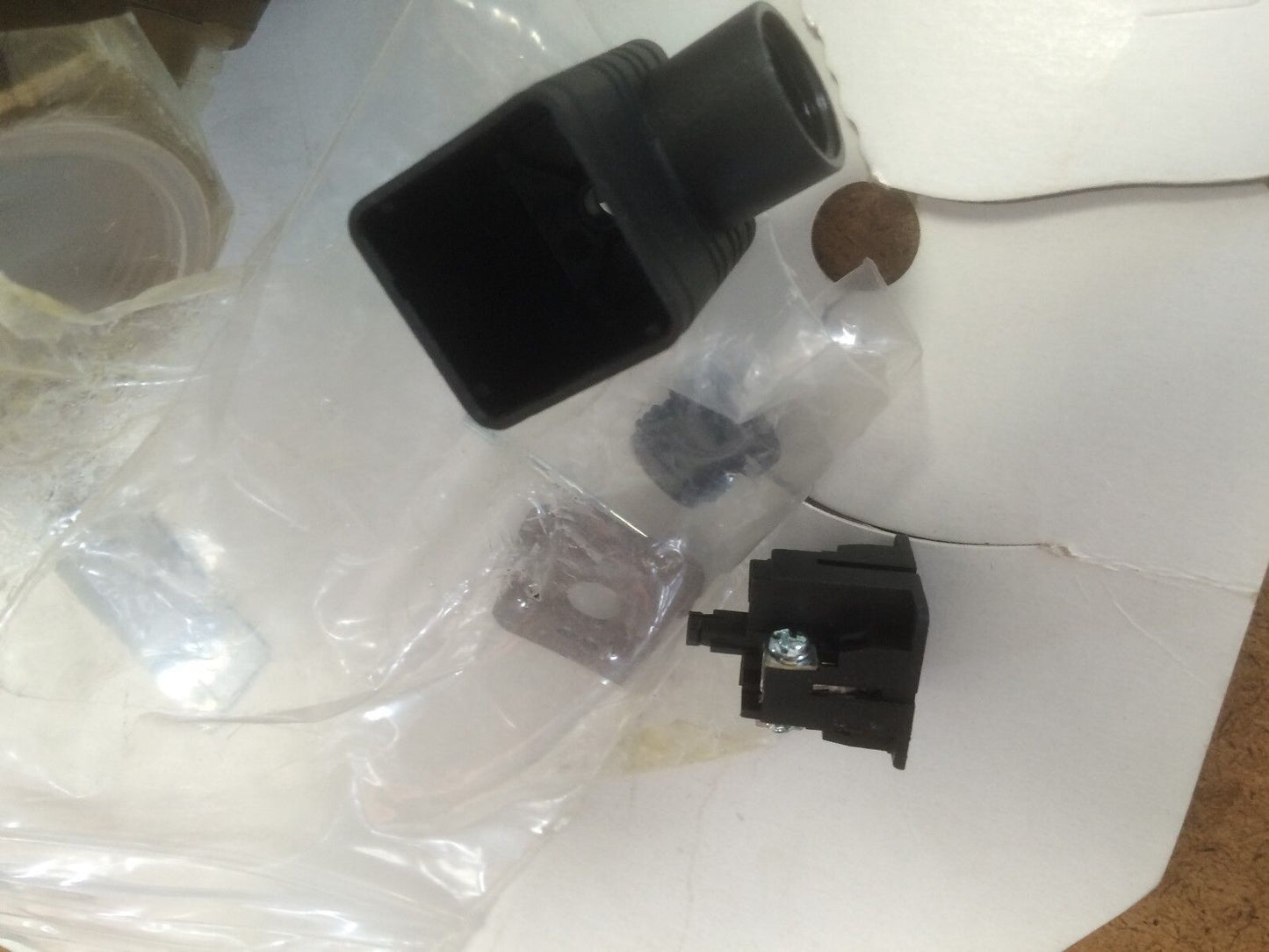 New Buschjost Solenoid Valve 24V 8500700.8401,8500700 0-25Bar,Cw617n,Td