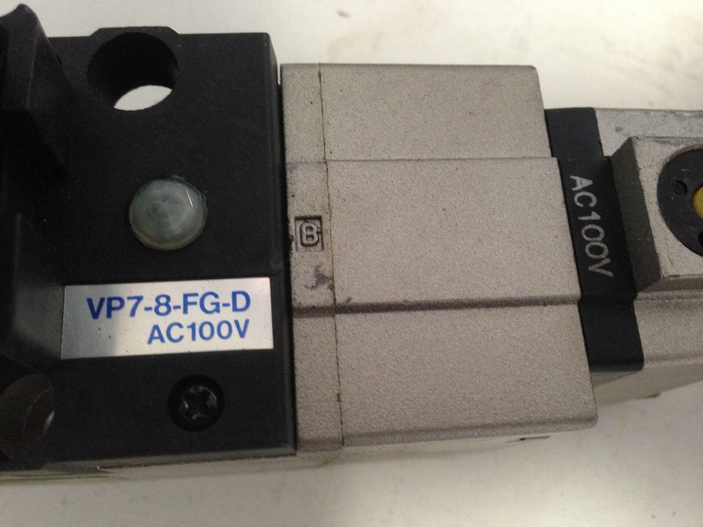 Smc Vp7-8-Fg-D-1N Pneumatic Double Solenoid Valve Vp7-8-Fg-D Ac100v,Dg