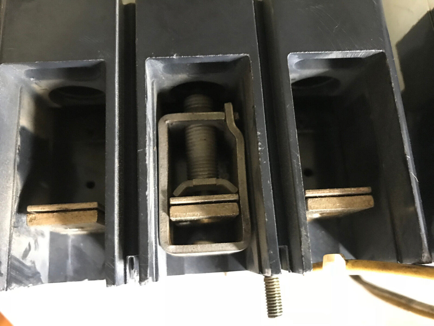 Lot 2 Cutler Hammer Hmcp250l5cm01s10 Circuit Breakers,250A,3Pole,600 Vac/25,Ta