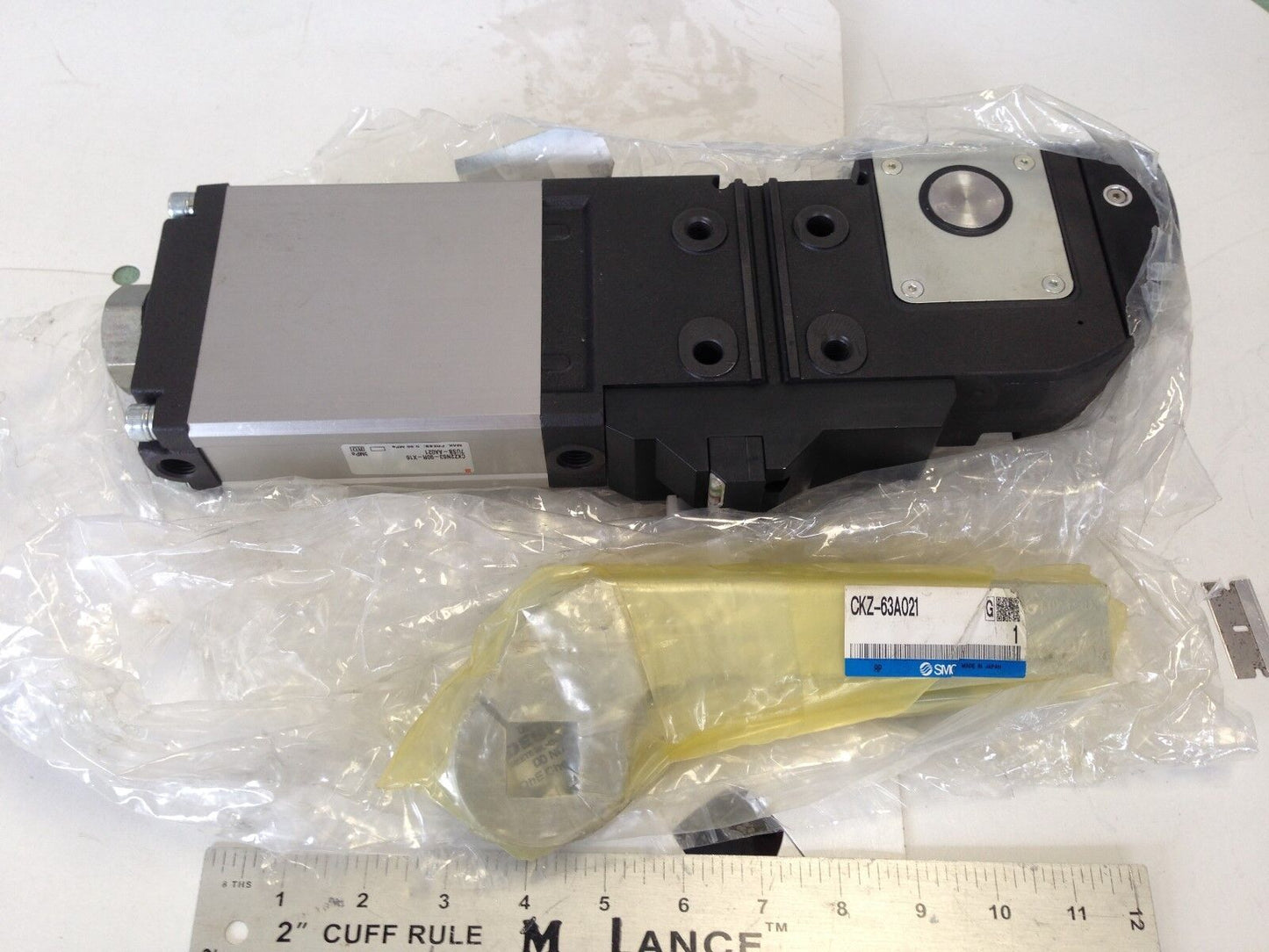 New Smc Ckz2n63-90R-X16 7Usb-Aa021 Pneumatic Clamp Cylinder, 63Mm-Bore,Bk