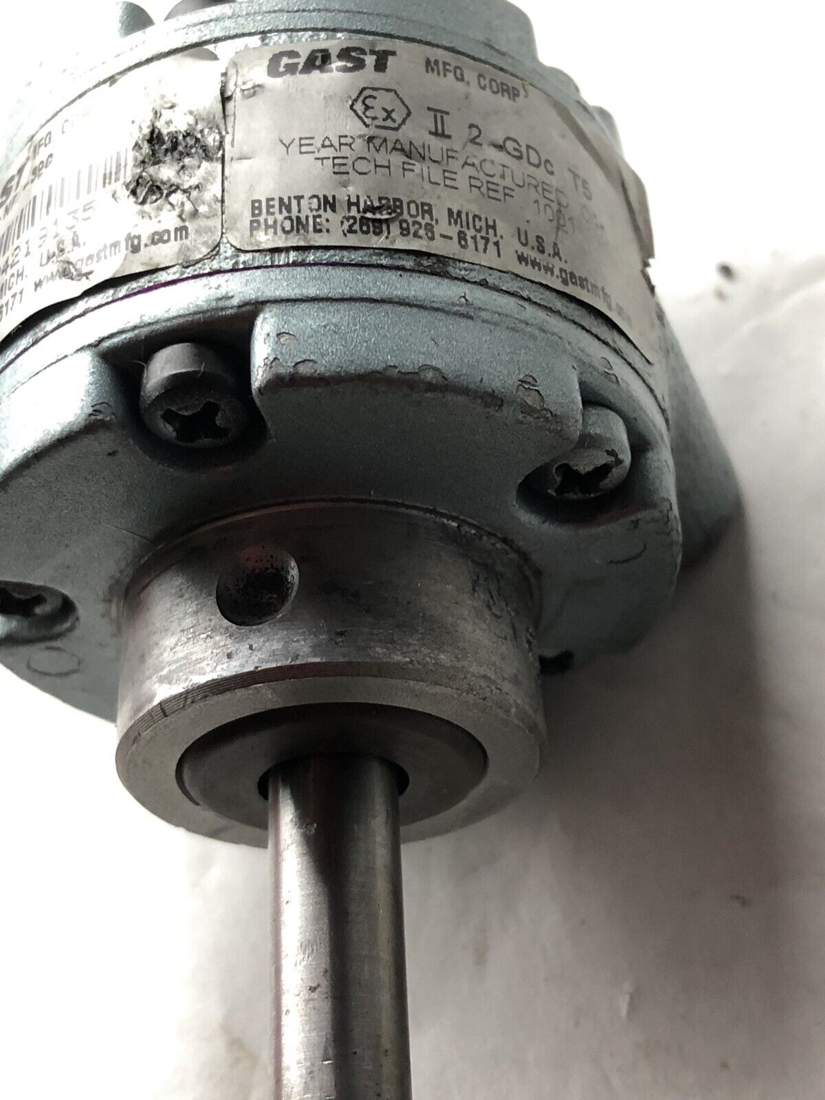 Gast 1Am-Nrv-39C Rotary Vane Air Motor, 1/8" Npt, 3/8" Shaft Diameter,Ew