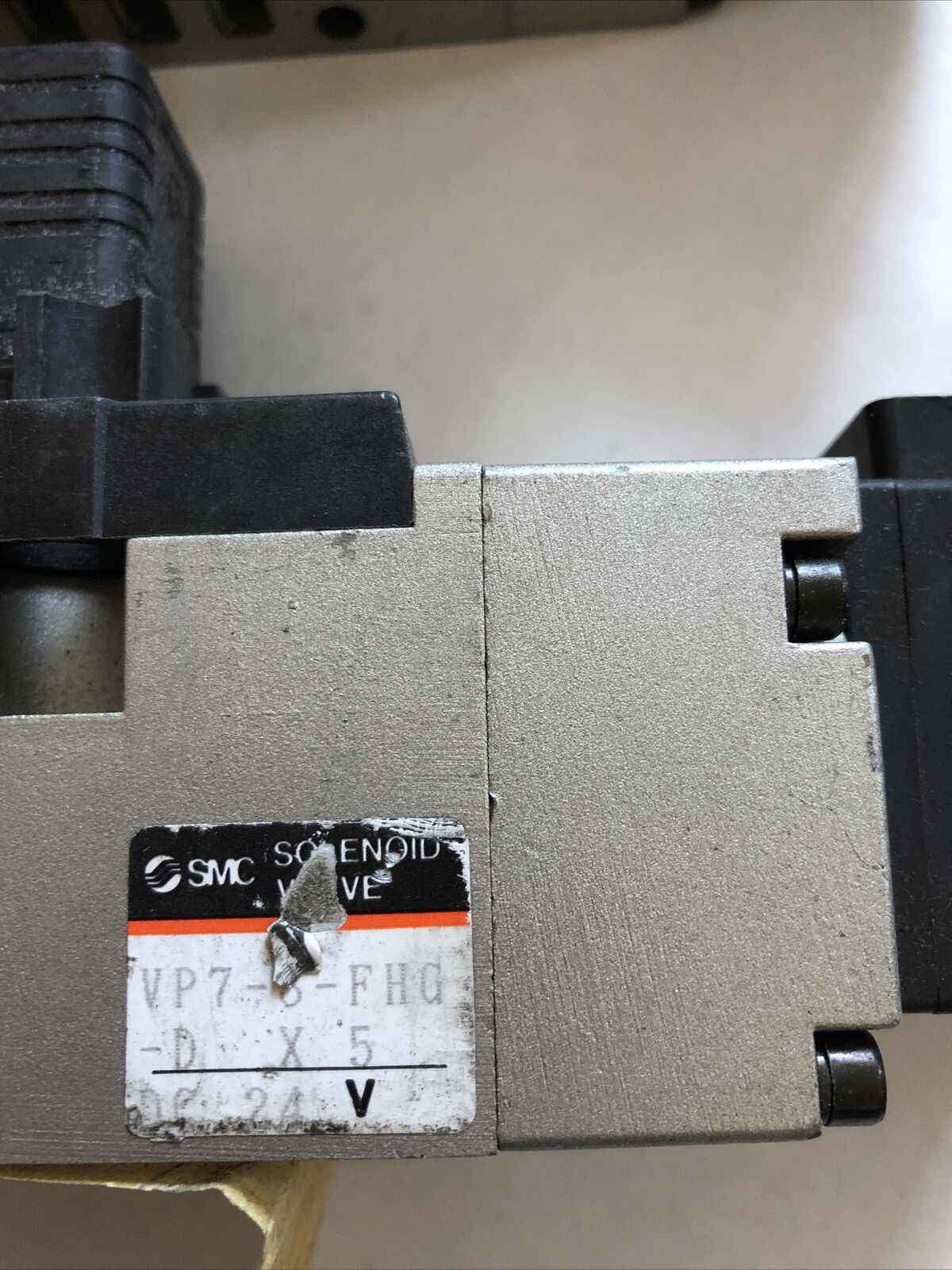 Lot 2 Smc Vp7-8-Fhg-D Pneumatic Double Solenoid Valve Vp7-8-Fhg-D 24V Dc,Dg