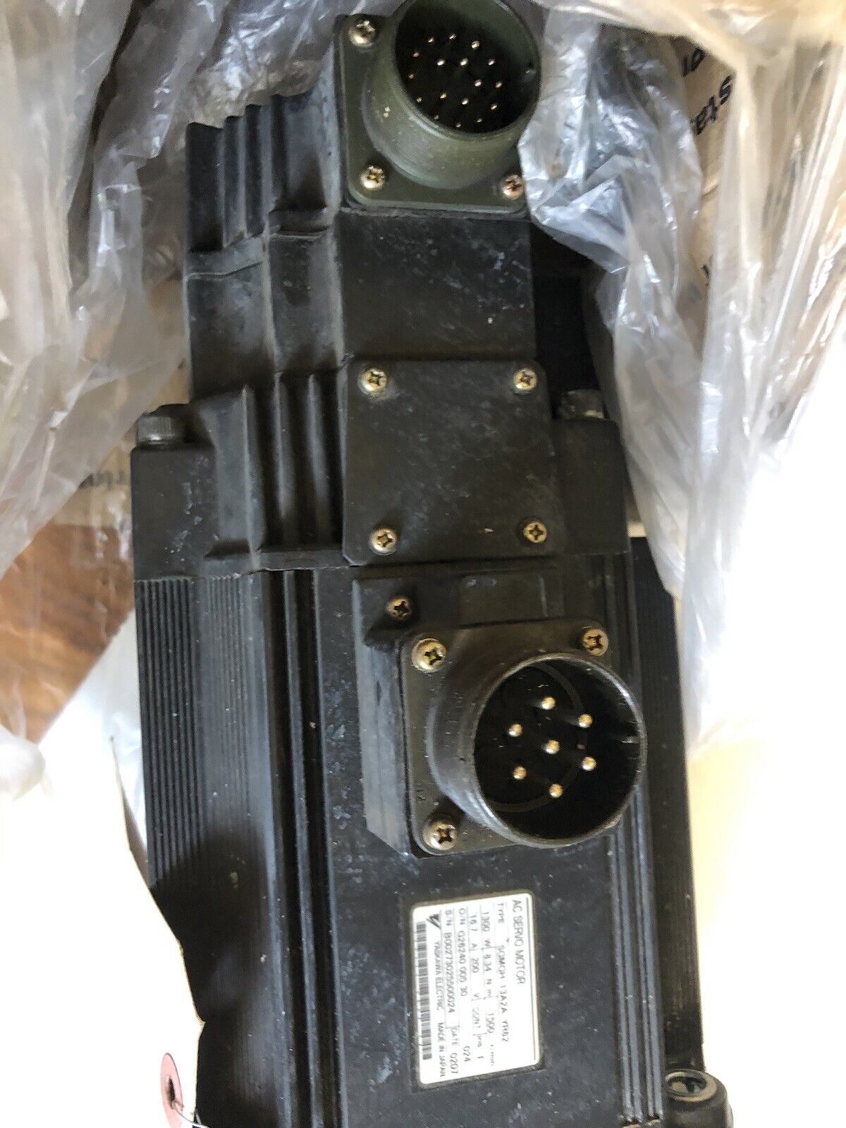 Yaskawa Sgmgh-13A2a-Yr62 Servo Motor,Rpm 1500Rpm,1300W,16.7A,Bt