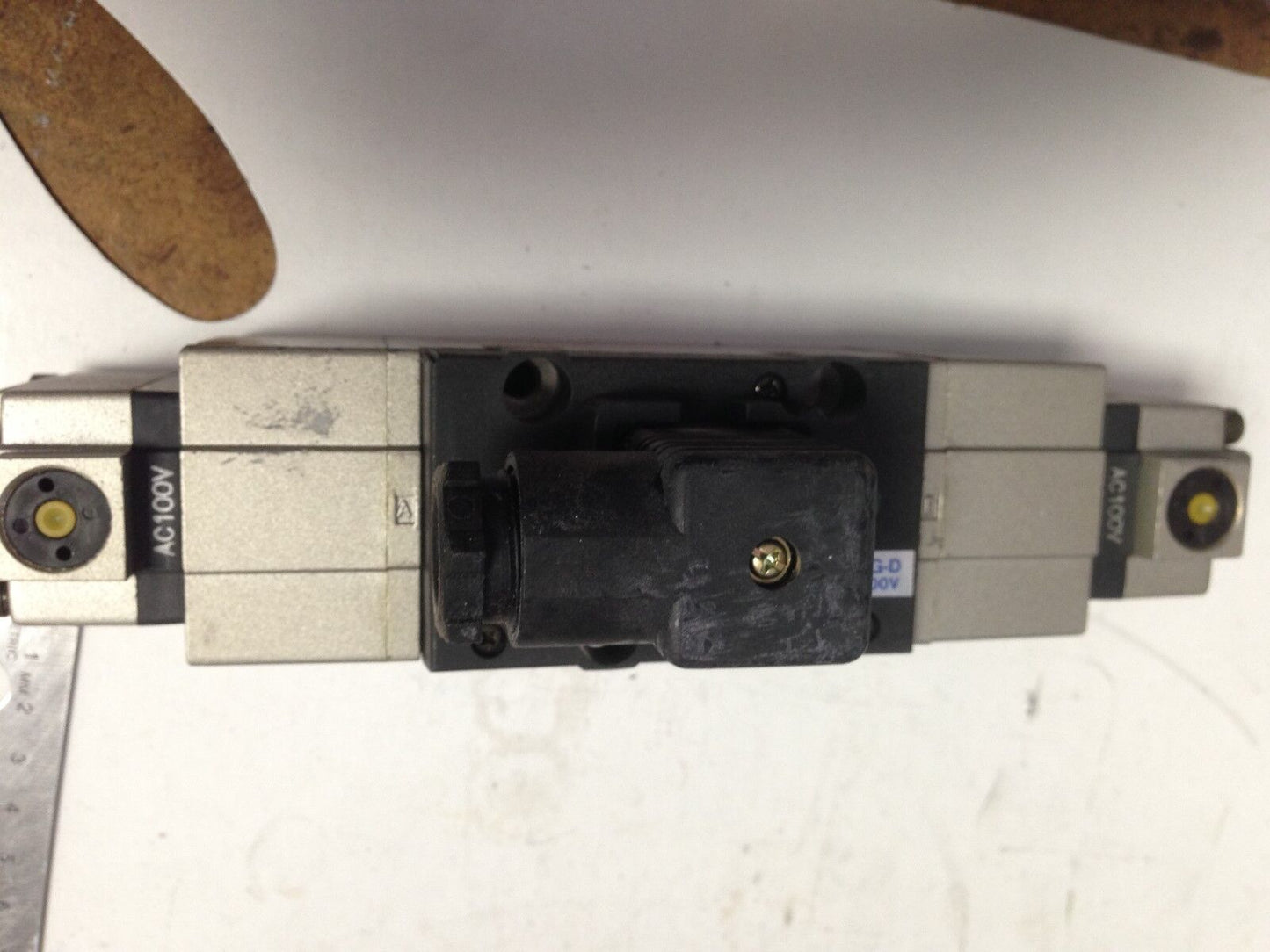 Smc Vp7-8-Fg-D-1N Pneumatic Double Solenoid Valve Vp7-8-Fg-D Ac100v,Dg